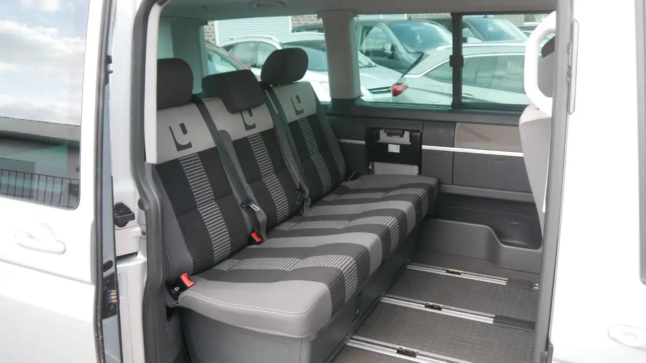 Volkswagen Multivan T5 2.5 TDI 4Motion United | 174 ch | BVM | 7 places | GPS | Chauffage auxiliaire | Climatisation 3 zones | Attelage