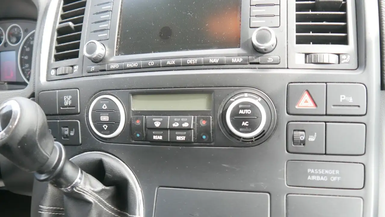 Volkswagen Multivan T5 2.5 TDI 4Motion United | 174 ch | BVM | 7 places | GPS | Chauffage auxiliaire | Climatisation 3 zones | Attelage