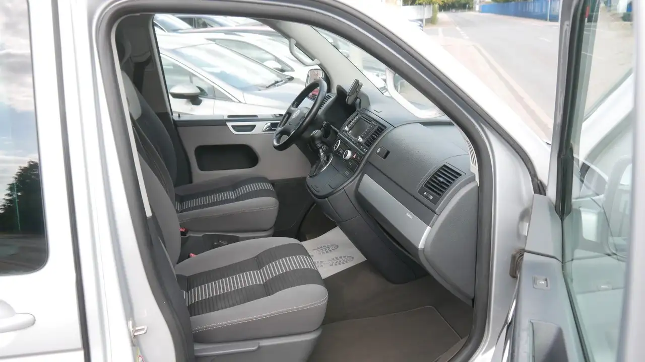 Volkswagen Multivan T5 2.5 TDI 4Motion United | 174 ch | BVM | 7 places | GPS | Chauffage auxiliaire | Climatisation 3 zones | Attelage