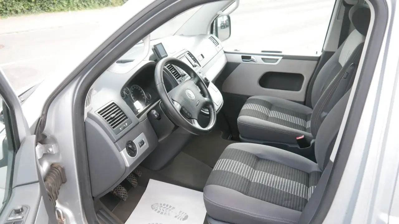 Volkswagen Multivan T5 2.5 TDI 4Motion United | 174 ch | BVM | 7 places | GPS | Chauffage auxiliaire | Climatisation 3 zones | Attelage