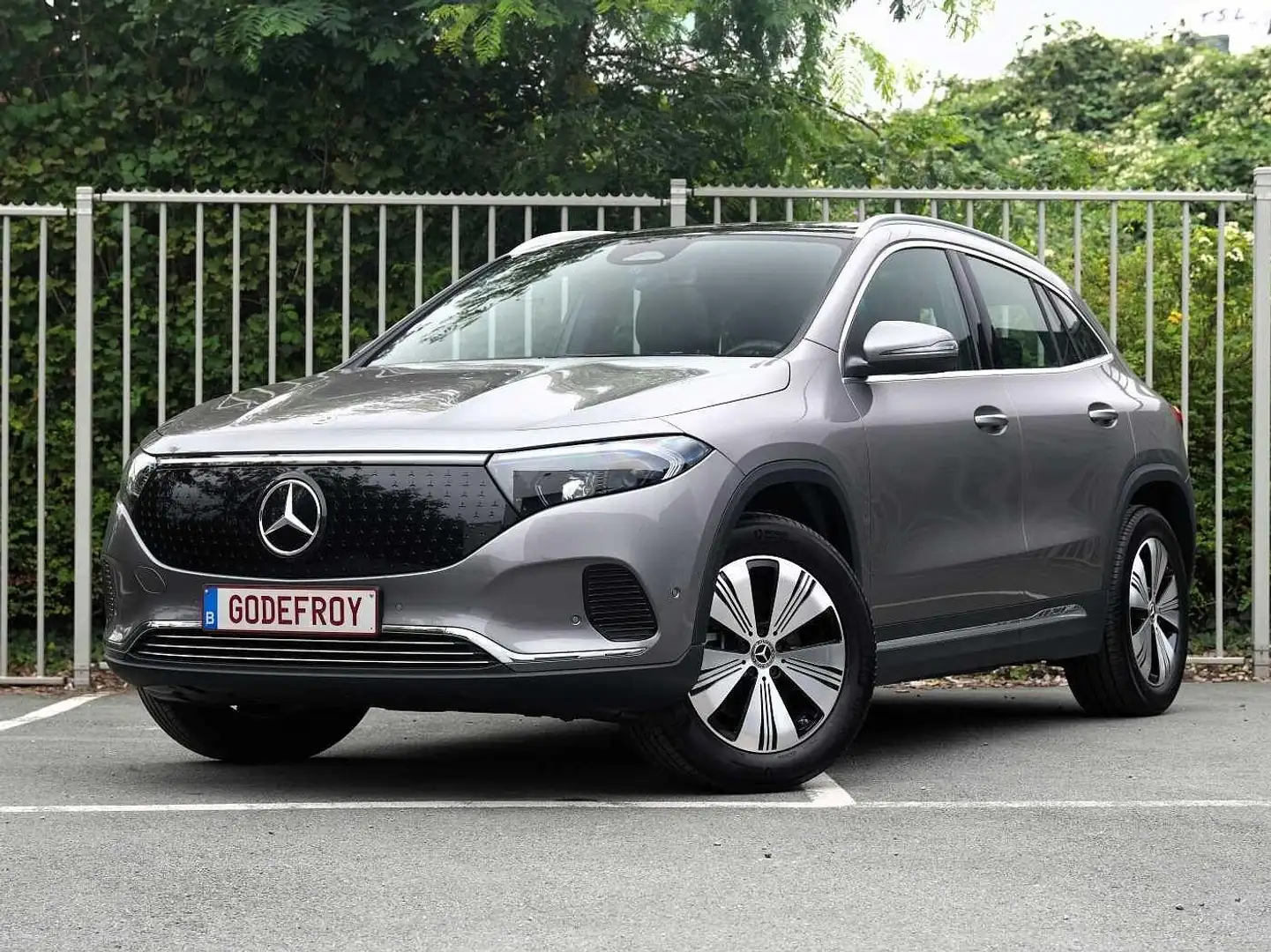 Mercedes-Benz EQA 300 4MATIC Pano Gris - 2