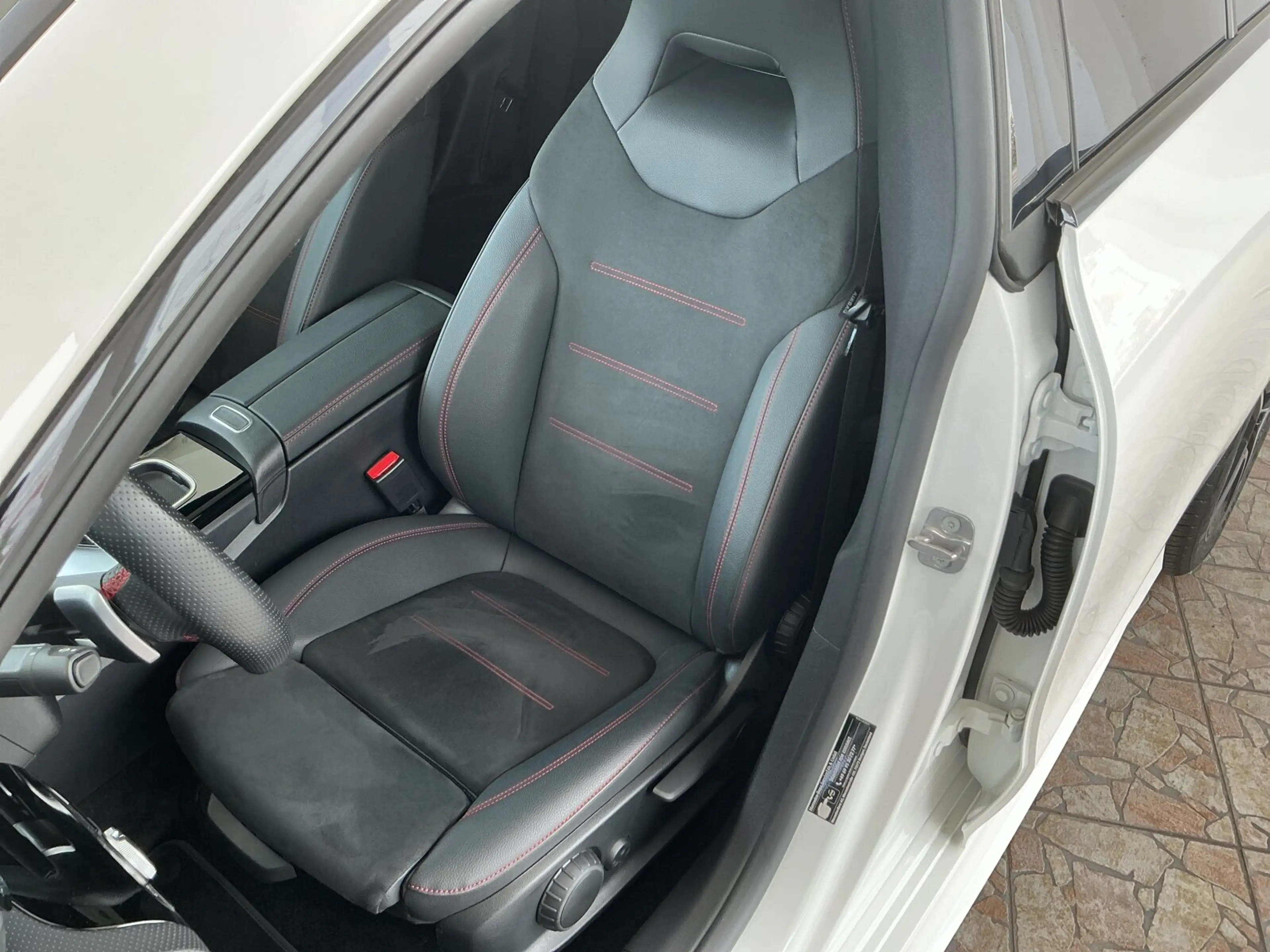 Mercedes-Benz CLA 200 CLA 200 SB AMG Line/Pano.-Dach/Kamera/Navi/AHK LED — photo 10