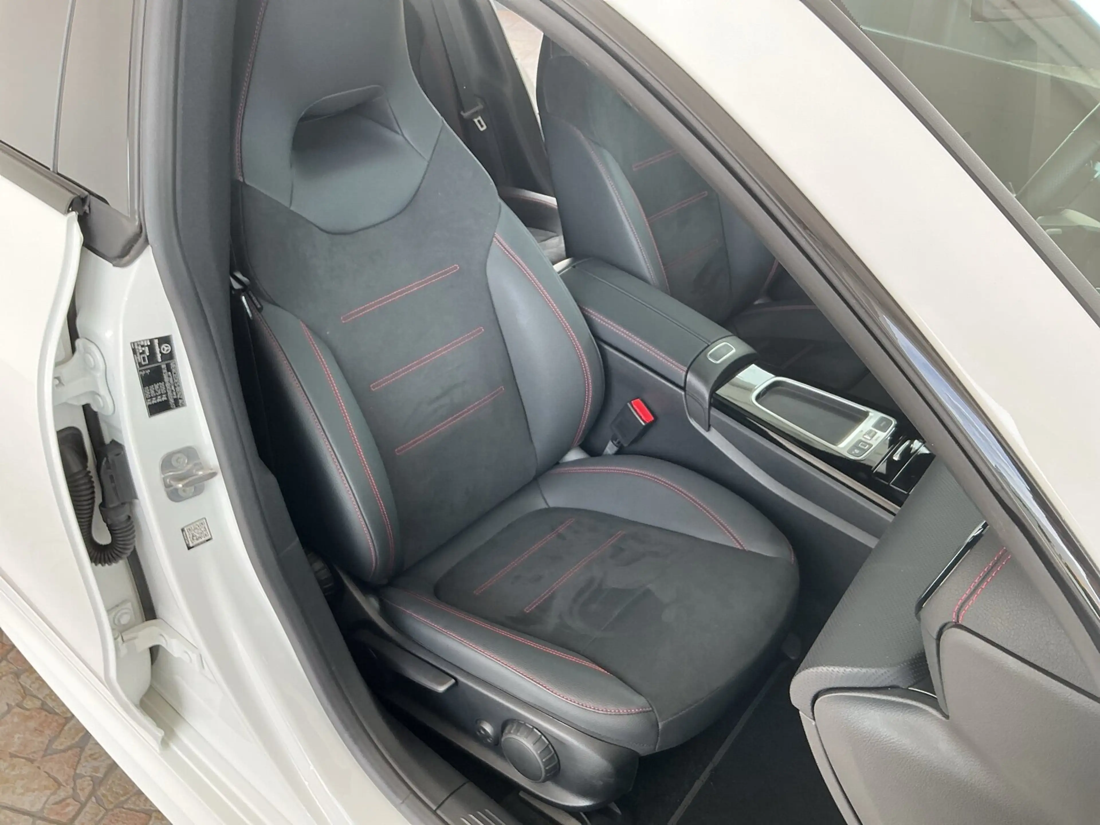 Mercedes-Benz CLA 200 CLA 200 SB AMG Line/Pano.-Dach/Kamera/Navi/AHK LED — photo 12