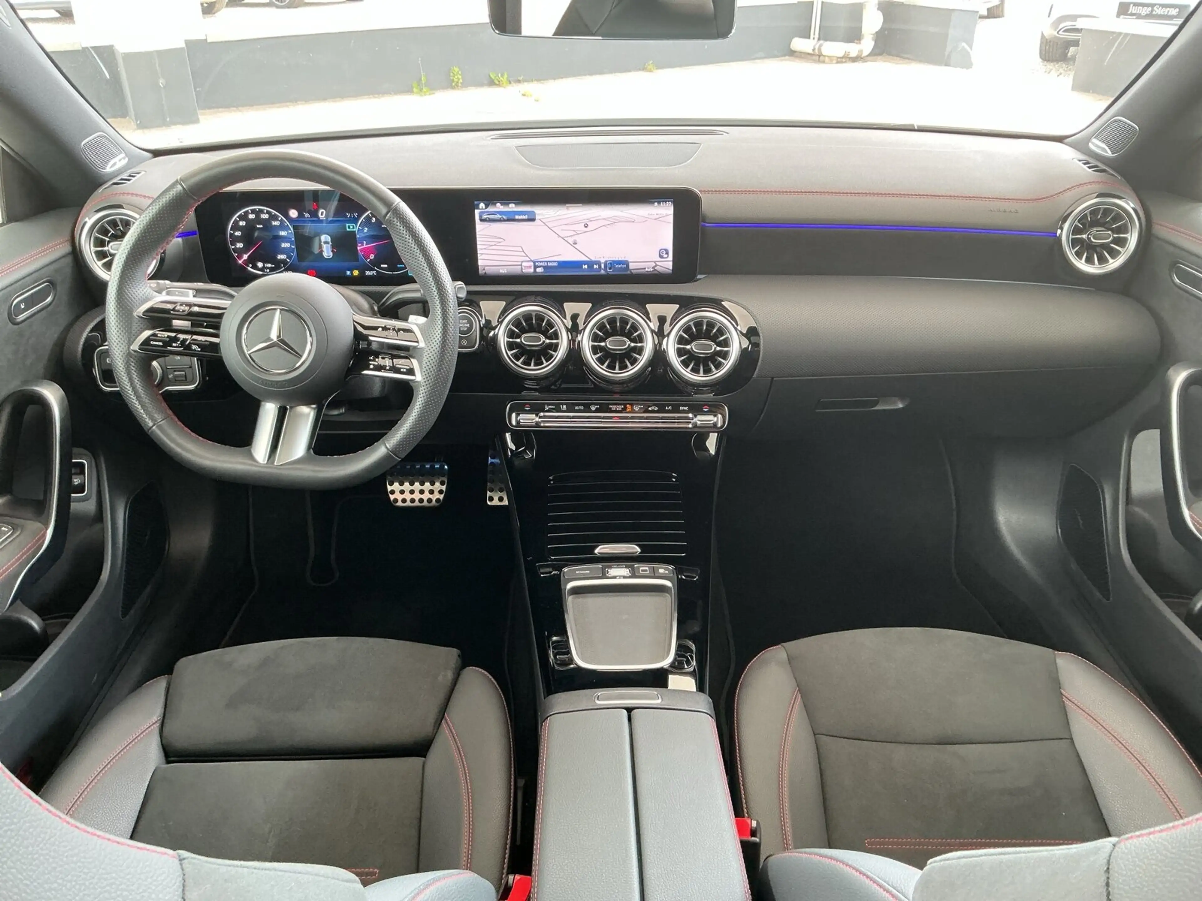 Mercedes-Benz CLA 200 CLA 200 SB AMG Line/Pano.-Dach/Kamera/Navi/AHK LED — photo 13