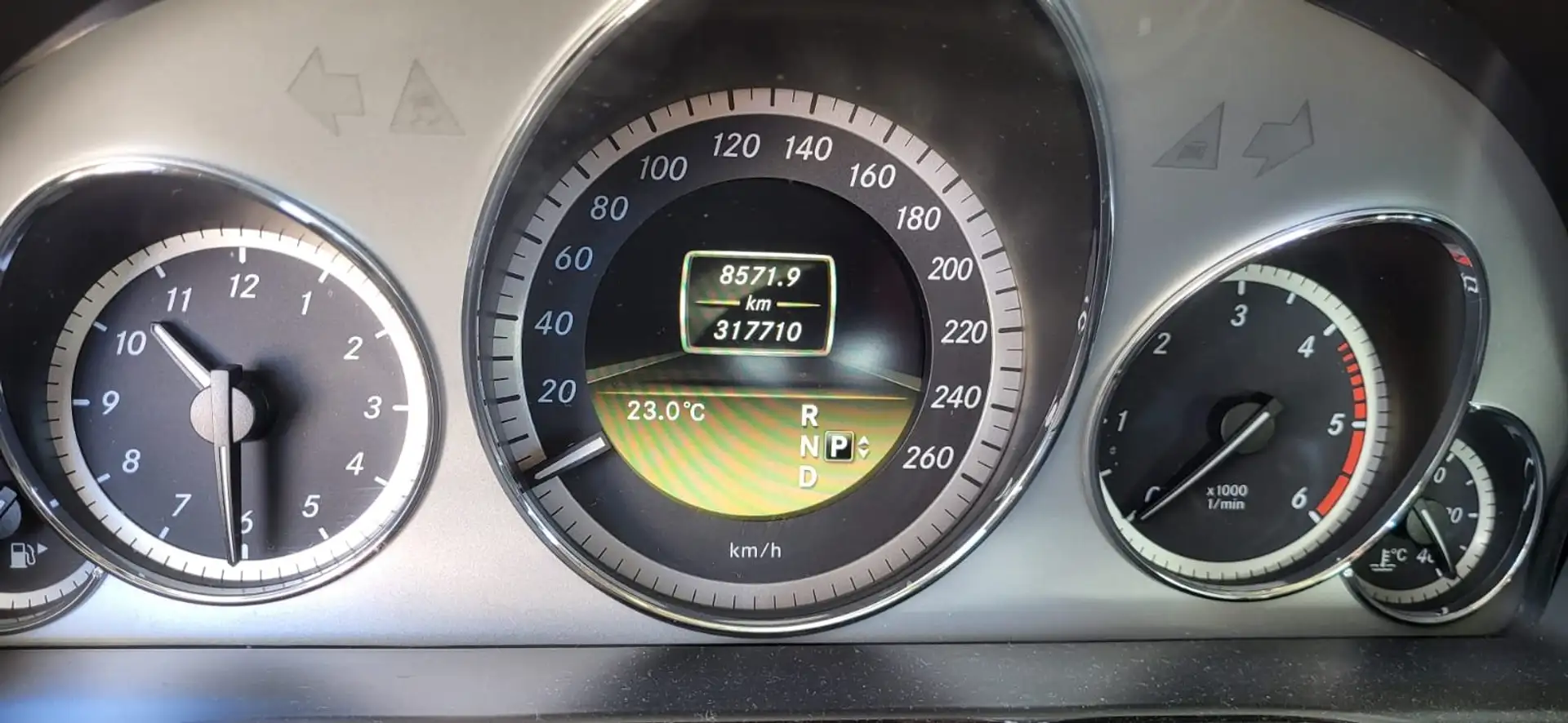 Mercedes-Benz E 220 E 220CDI BE Aut. Negro - 1