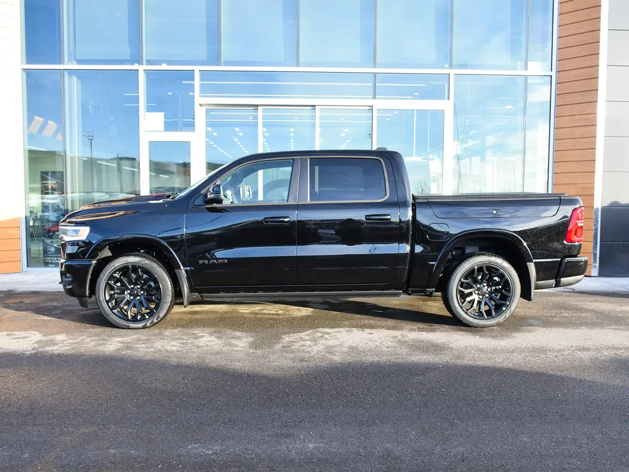 RAM 1500 снимка RAM 1500