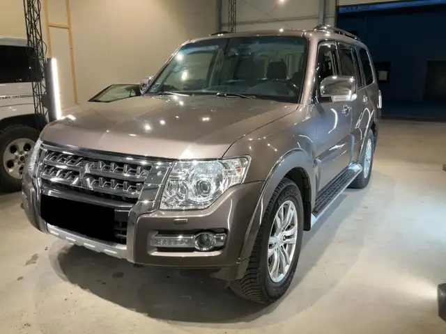 Mitsubishi Pajero 3.2 DI-D Top *TOP Ausstattung| 7-Sitze| 1.Hand*