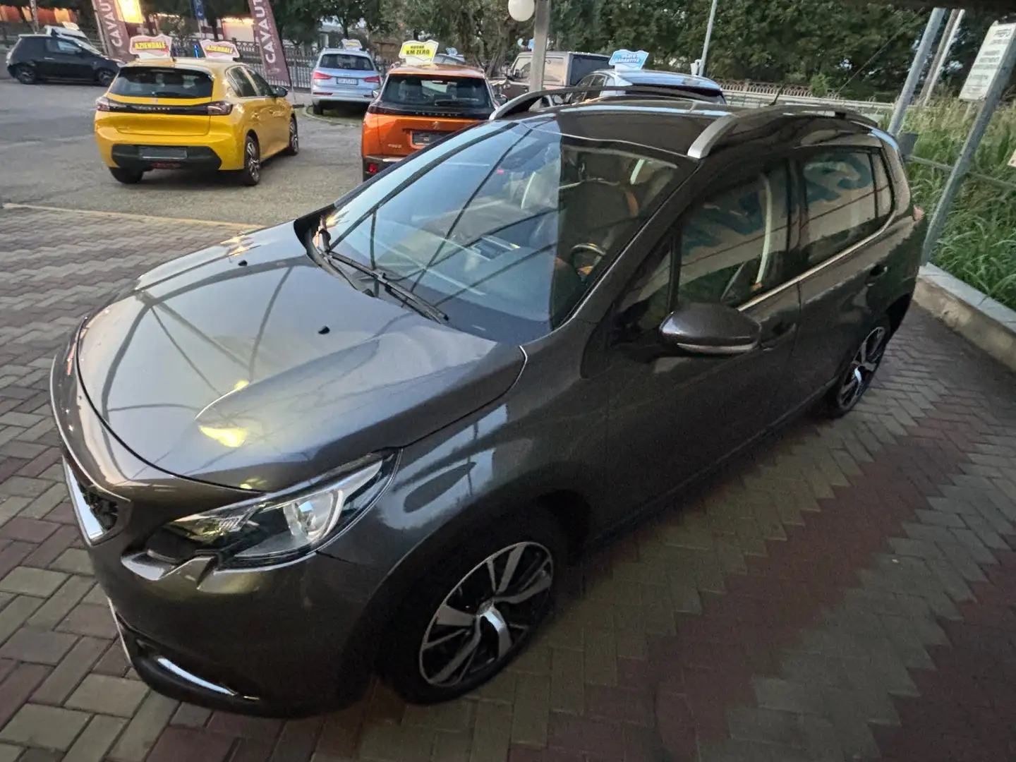 Peugeot 2008 PureTech Turbo 110 EAT6 S&S GT Line Grigio - 2