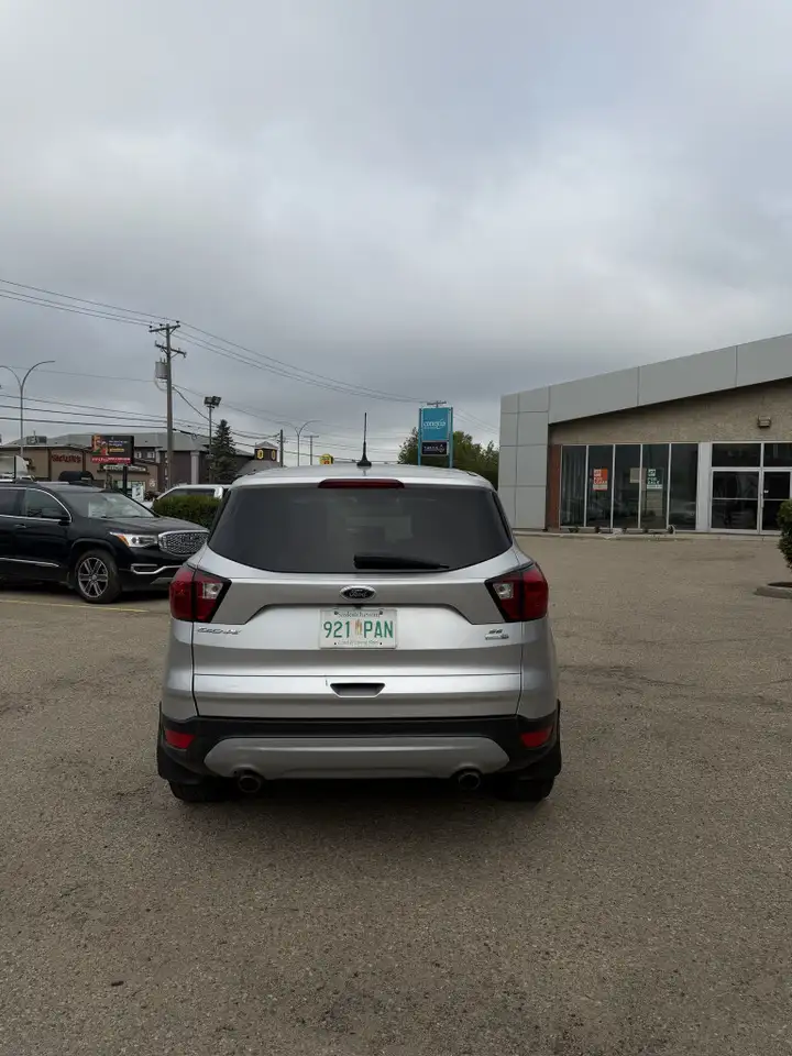 Ford Escape снимка Ford Escape