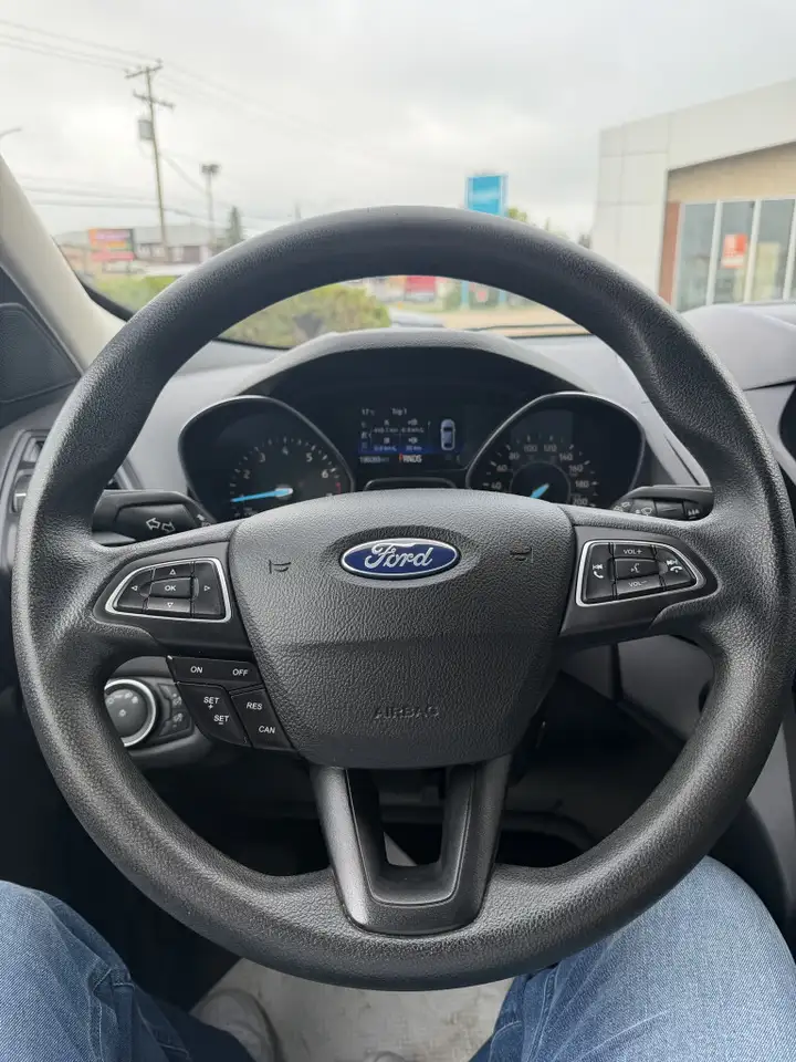 Ford Escape снимка Ford Escape