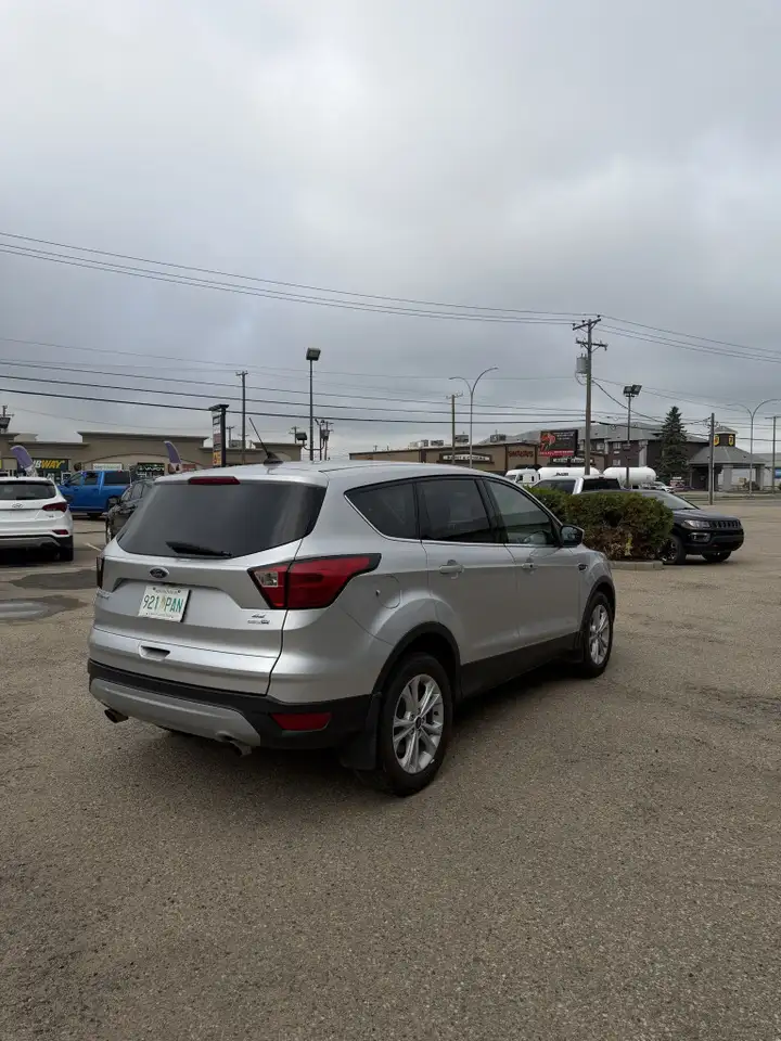 Ford Escape снимка Ford Escape
