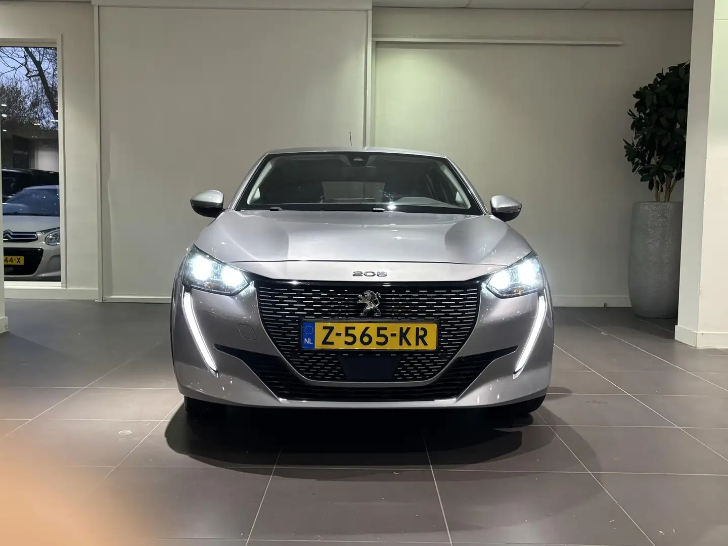 Peugeot e-208 EV Allure 50 kWh Grau - 2