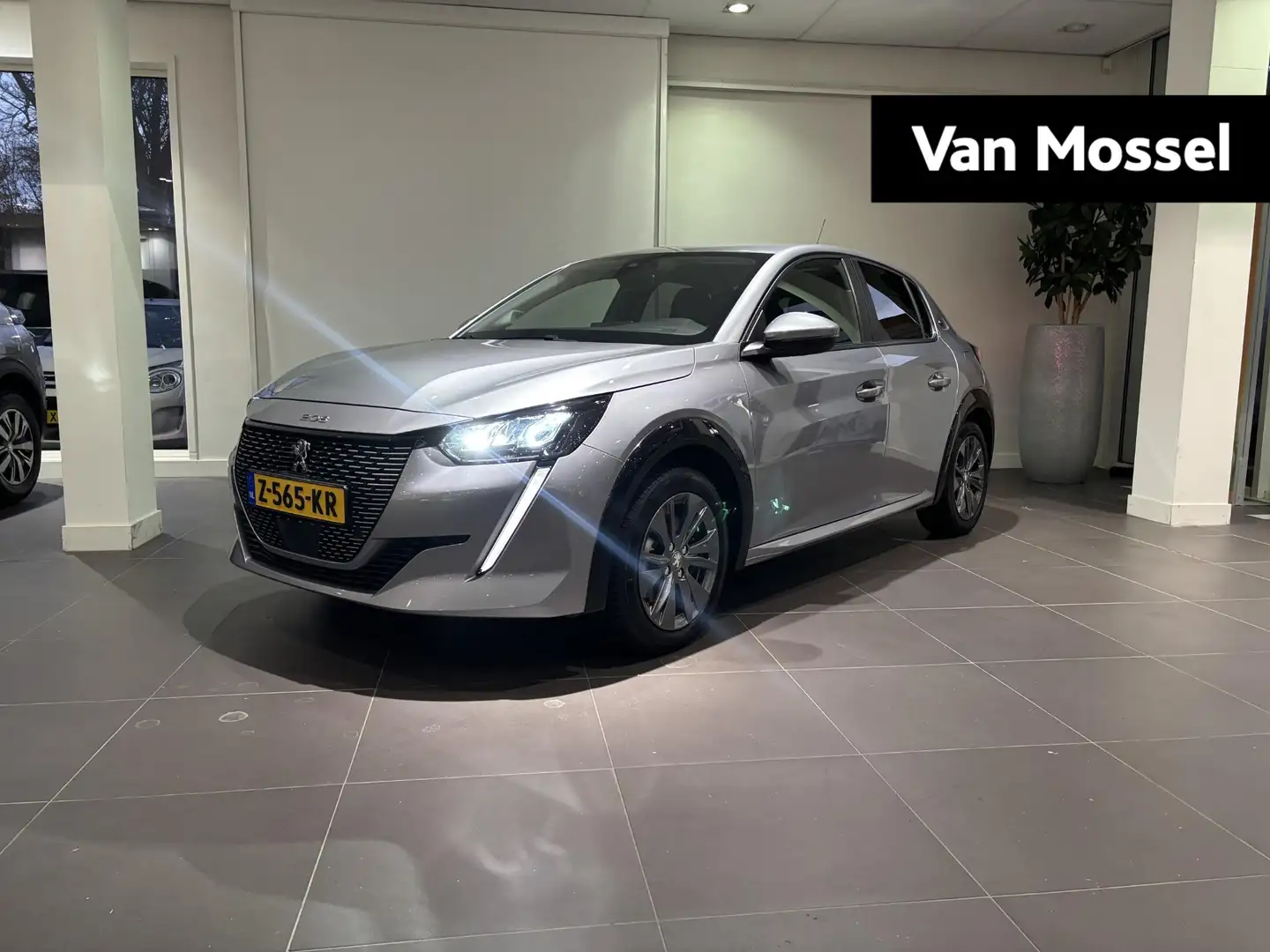 Peugeot e-208 EV Allure 50 kWh Grau - 1