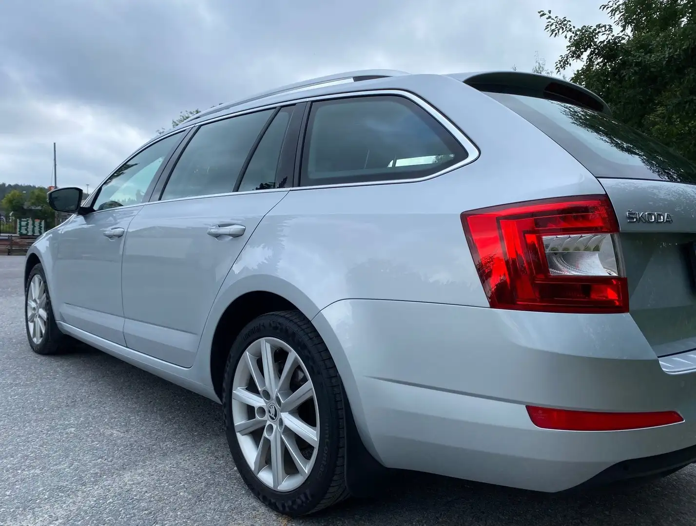 Skoda Octavia Octavia Combi 1.6 TDI Green tec Elegance Silber - 2