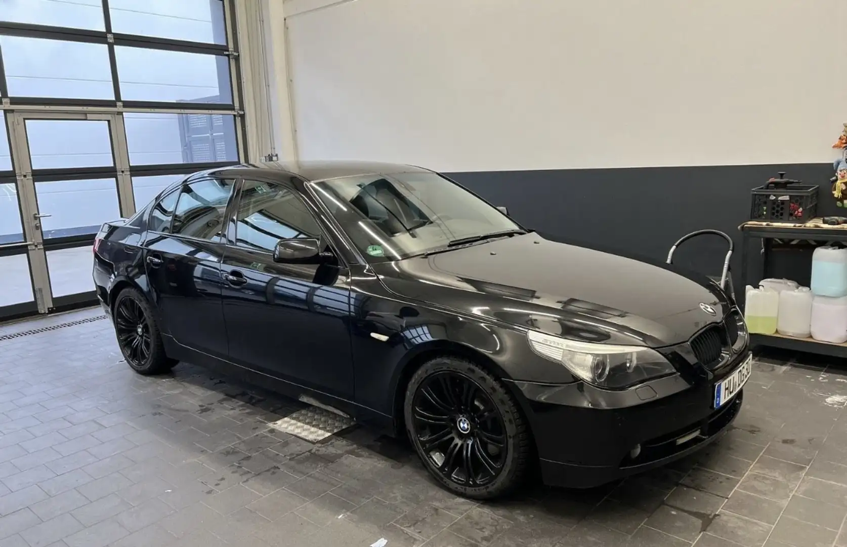 BMW 545 545i - 1