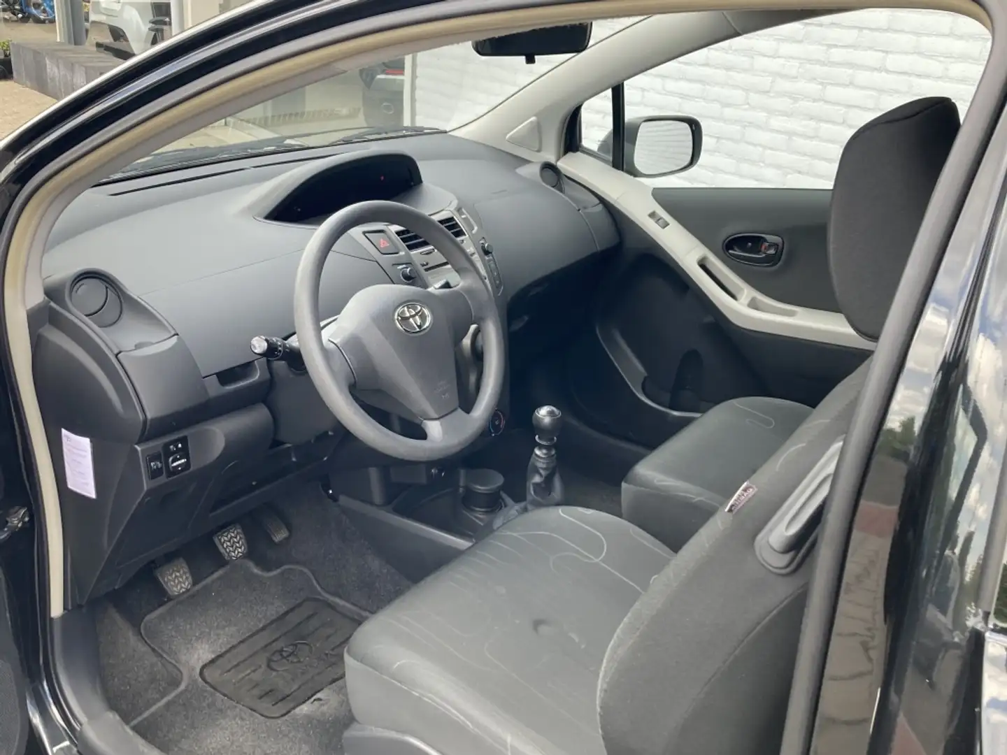 Toyota Yaris 1.3 VVTi Comfort 3-deurs | Airco | NL auto Negro - 2