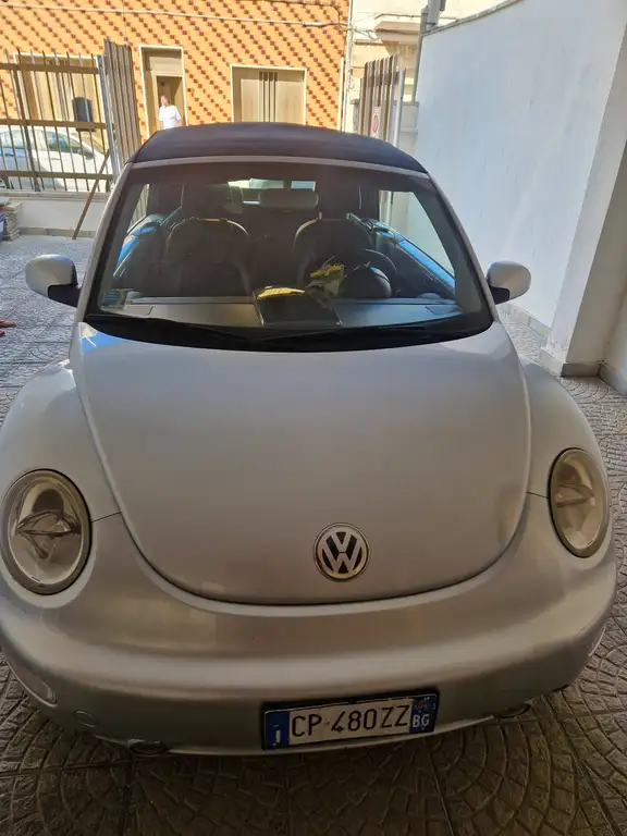 Volkswagen New Beetle 2004 из Европы — купить под ключ