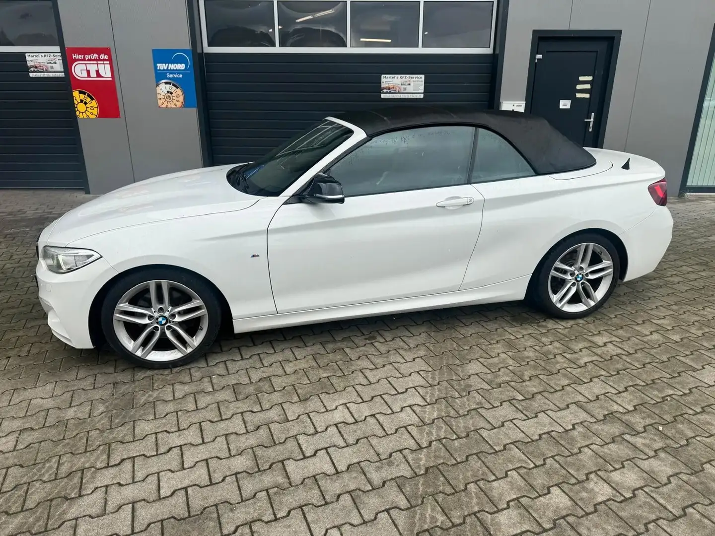 BMW 220 d Cabrio/M-Sportpaket/Navi/Komfortzugang Weiß - 2