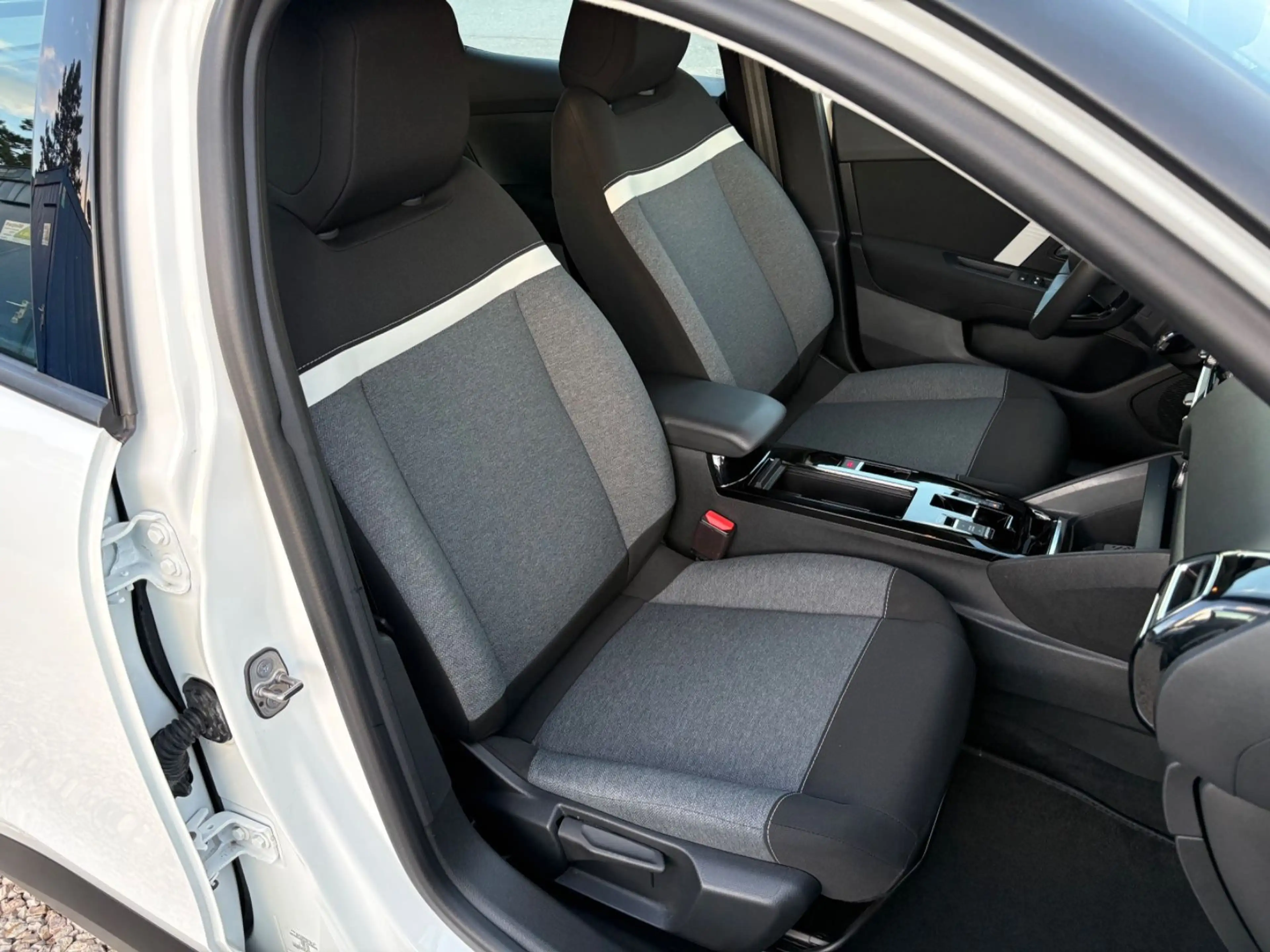 Citroen C4 Lim. 1.2 PureTech EAT8*LED*Kamera*Navi*LaneAs — photo 13