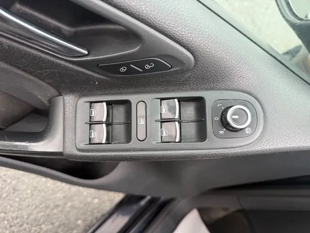 Volkswagen Golf view 18