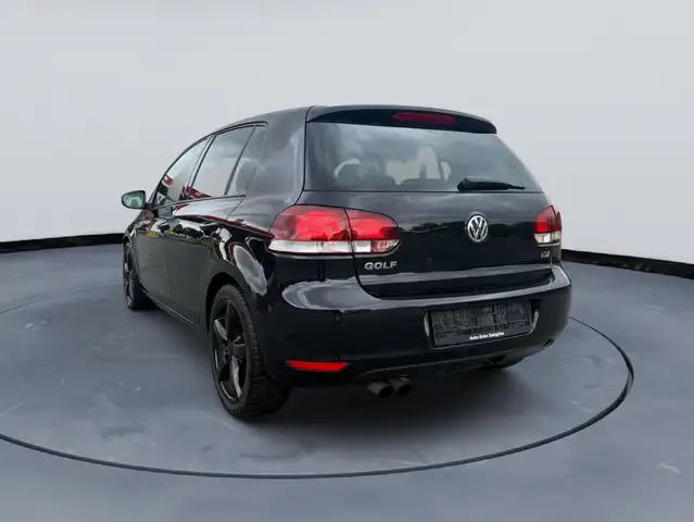 Volkswagen Golf view 3