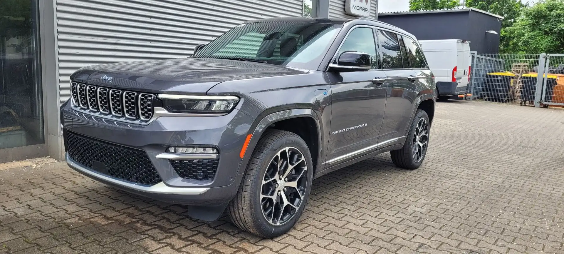 Jeep Grand Cherokee 2.0 4xe PHEV 280kW Summit Šedá - 2