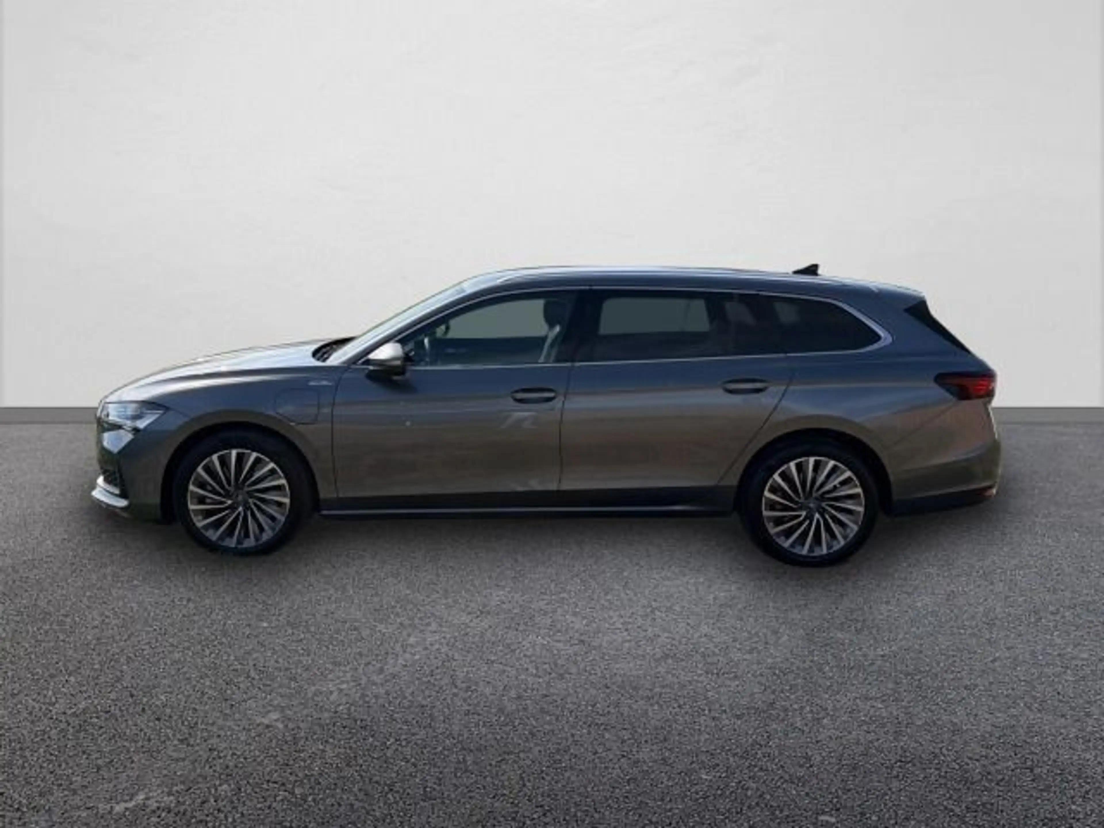 Skoda Superb Combi L&K 1,5 TSI iV 150 kW 6-Gang-DSG — photo 2