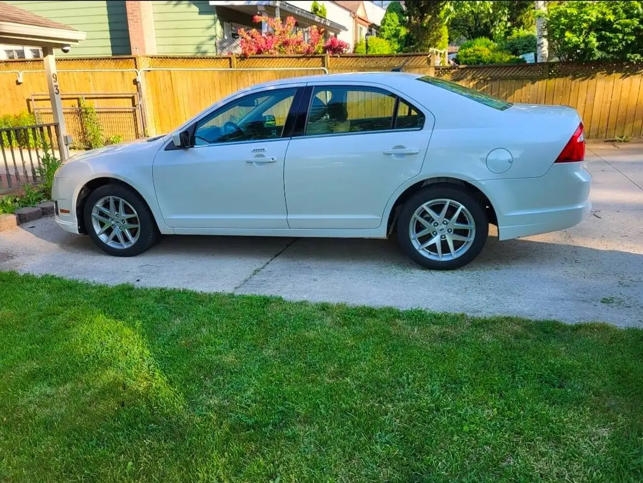 Ford Fusion photo Ford Fusion