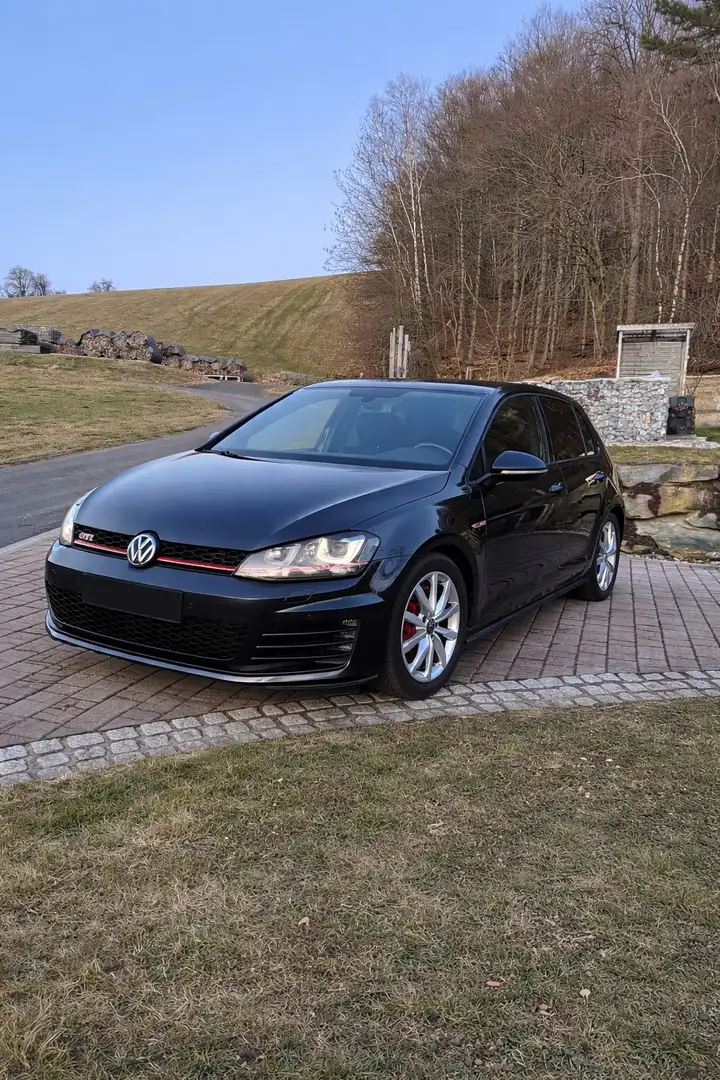 Volkswagen Golf GTI 2,0 TSI Performance - 1