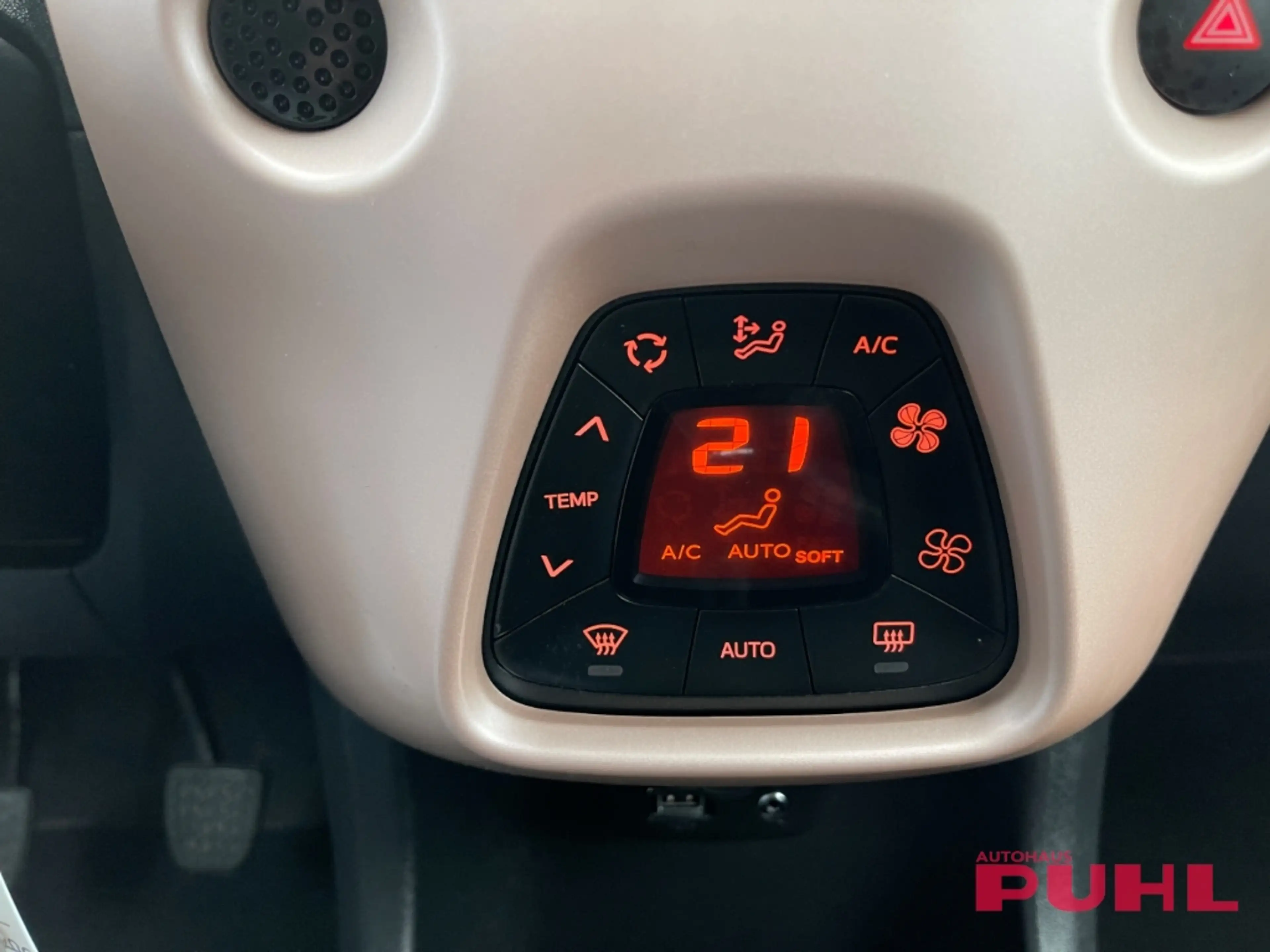 Citroen C1 Elle Klimaauto.DAB Sitzheizung,Car Play, Spurhalt. — photo 15