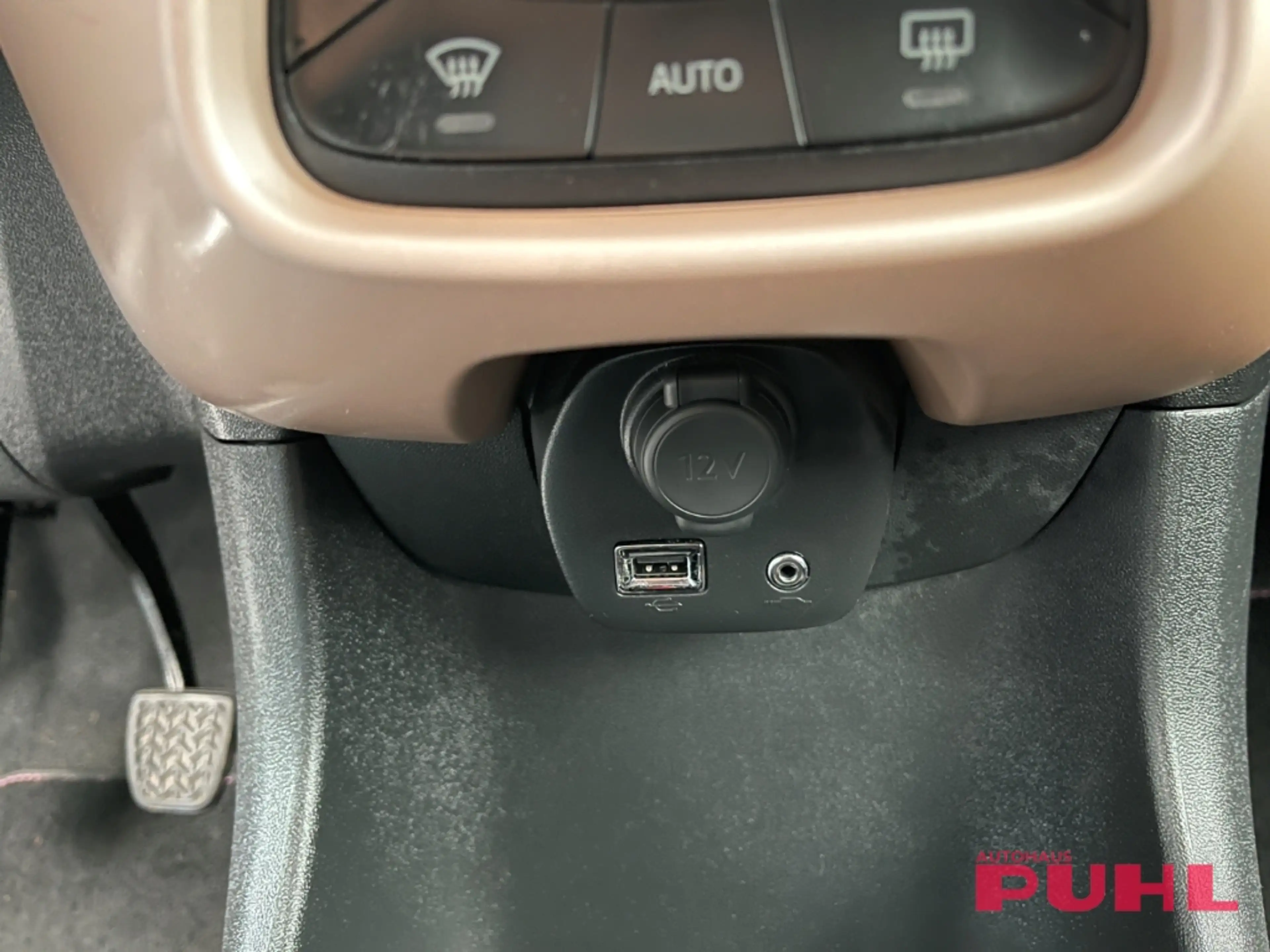 Citroen C1 Elle Klimaauto.DAB Sitzheizung,Car Play, Spurhalt. — photo 11