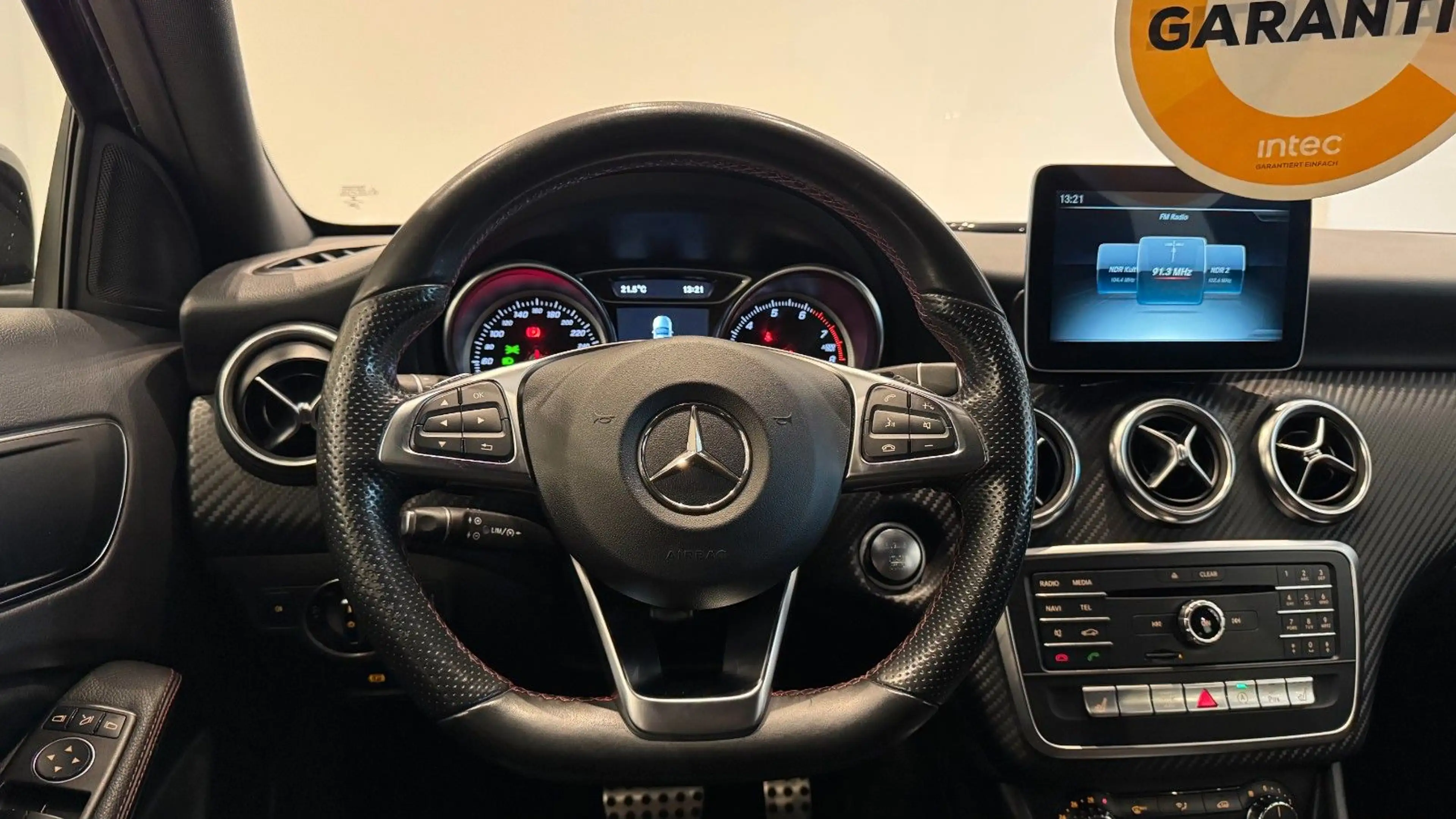 Mercedes-Benz A 180 Automatik AMG-LINE NAVI PDC TEMP SHZ BLTH — photo 7
