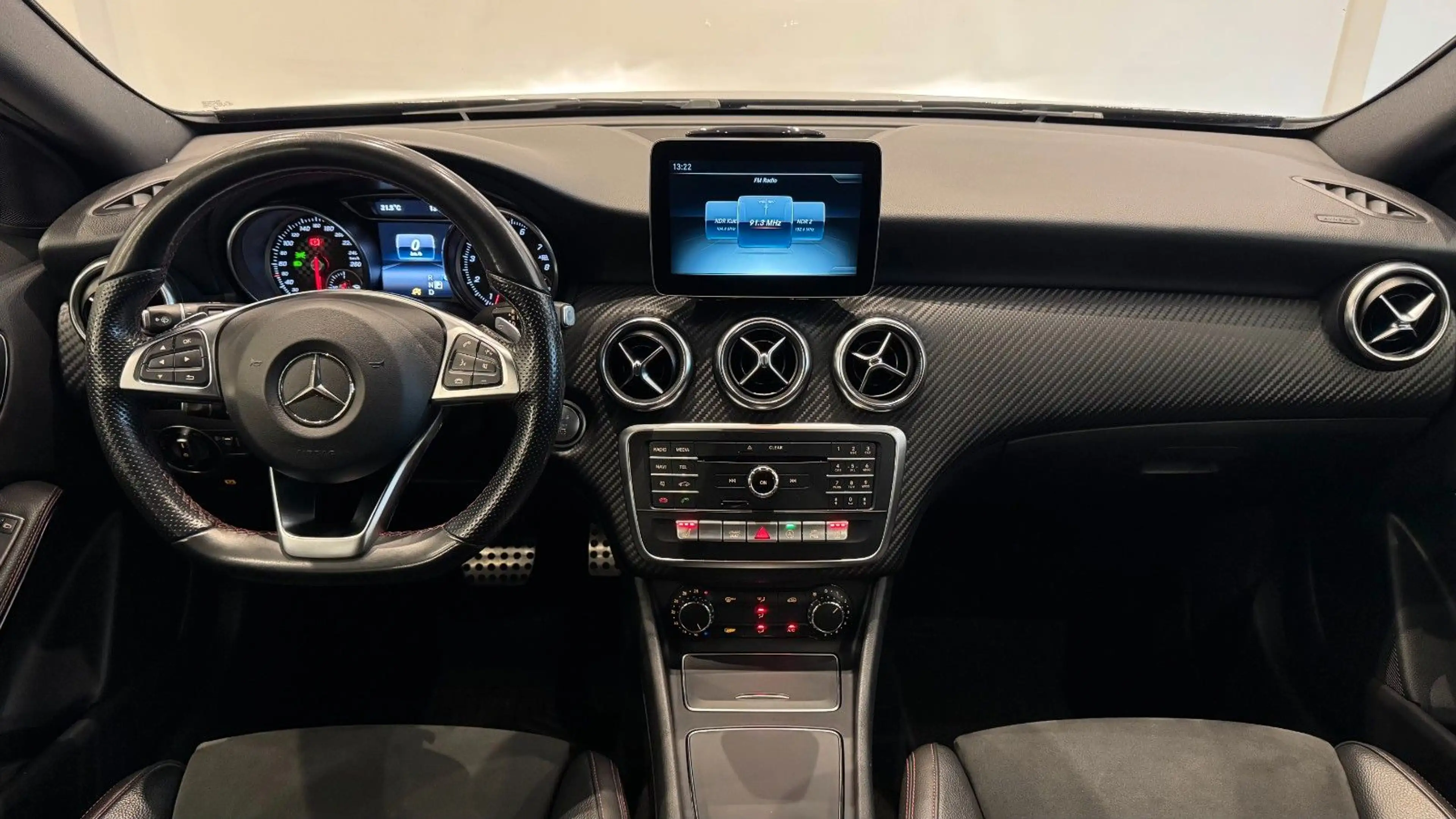 Mercedes-Benz A 180 Automatik AMG-LINE NAVI PDC TEMP SHZ BLTH — photo 6
