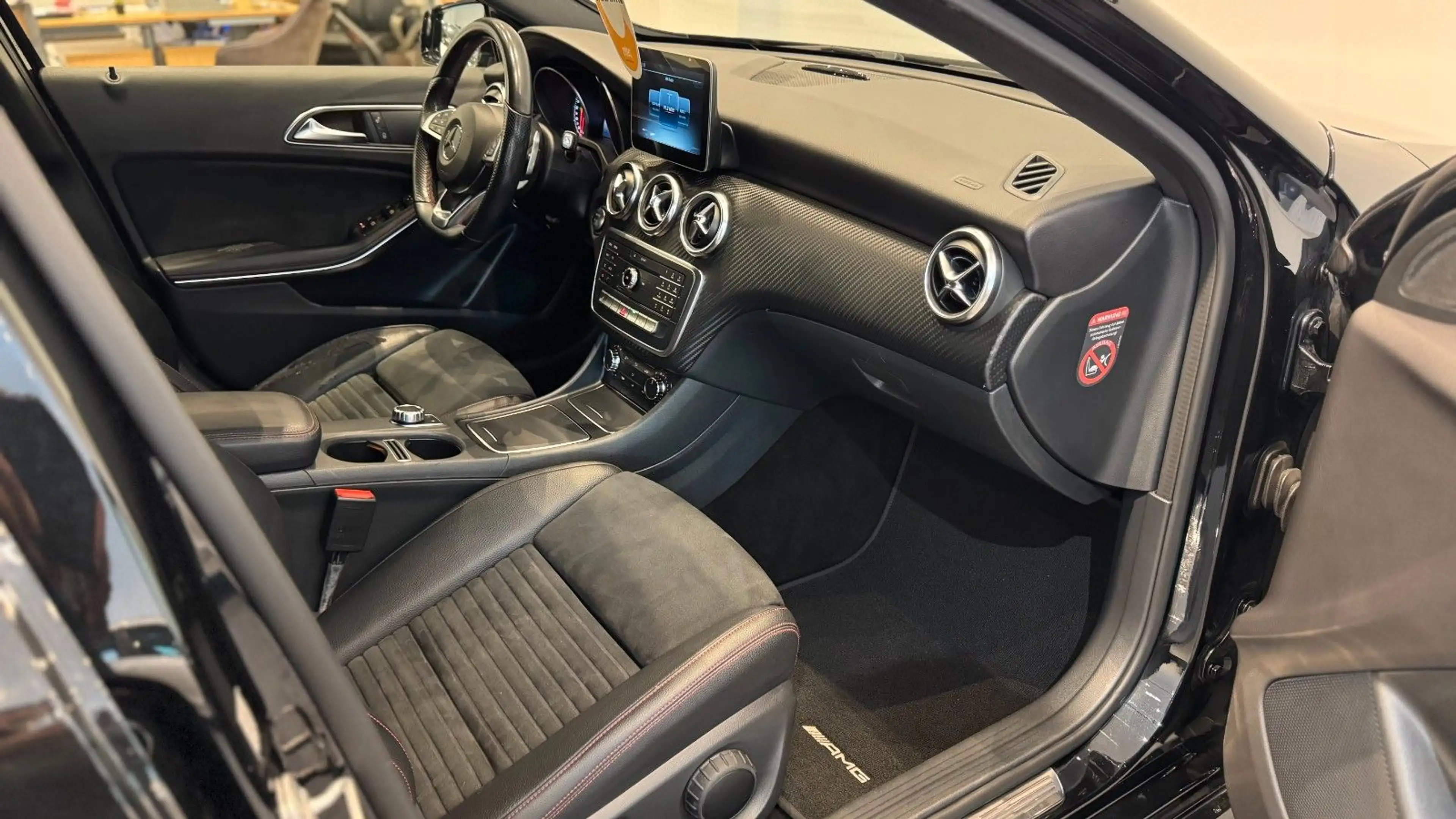 Mercedes-Benz A 180 Automatik AMG-LINE NAVI PDC TEMP SHZ BLTH — photo 14