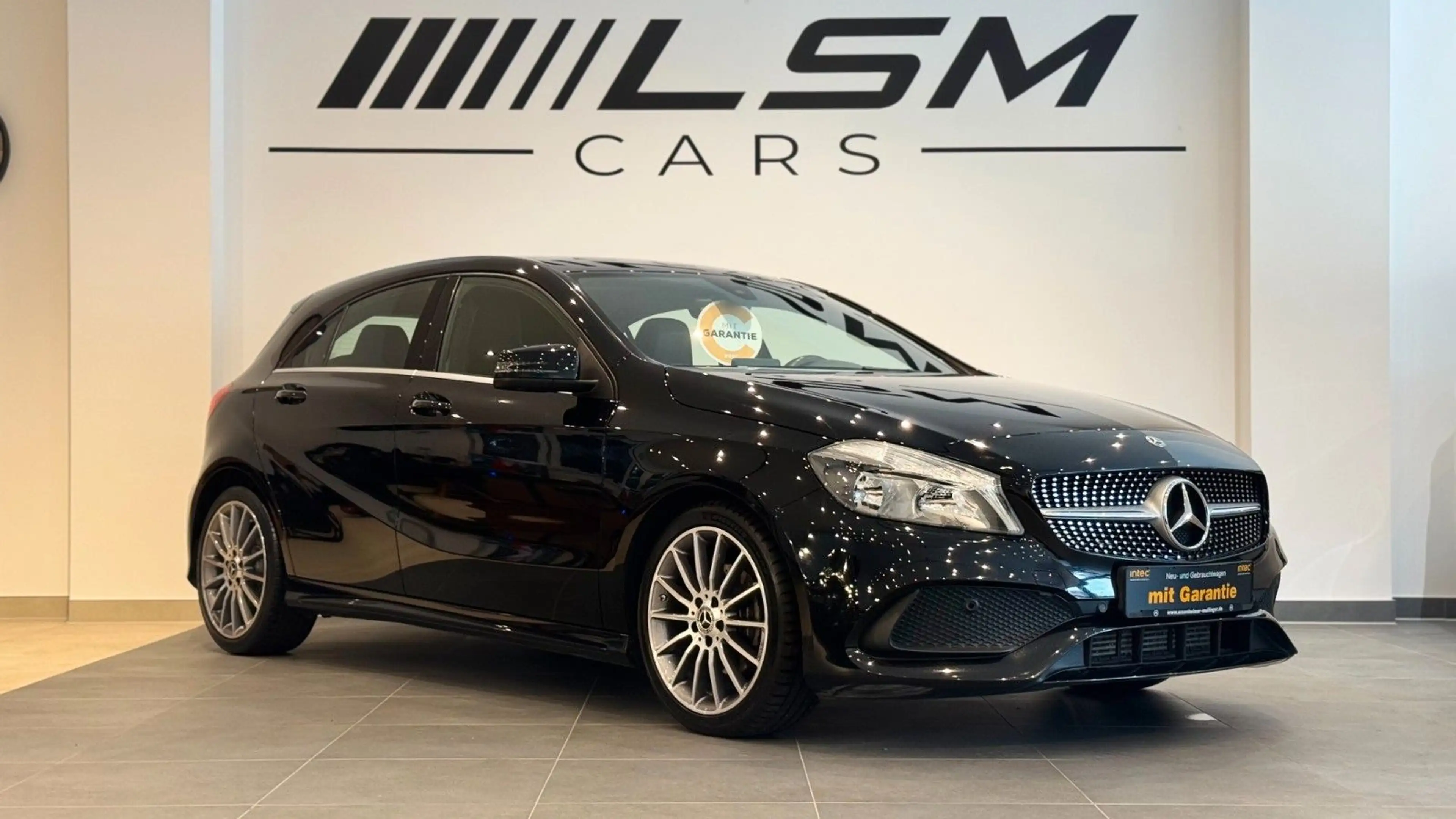 Mercedes-Benz A 180 Automatik AMG-LINE NAVI PDC TEMP SHZ BLTH