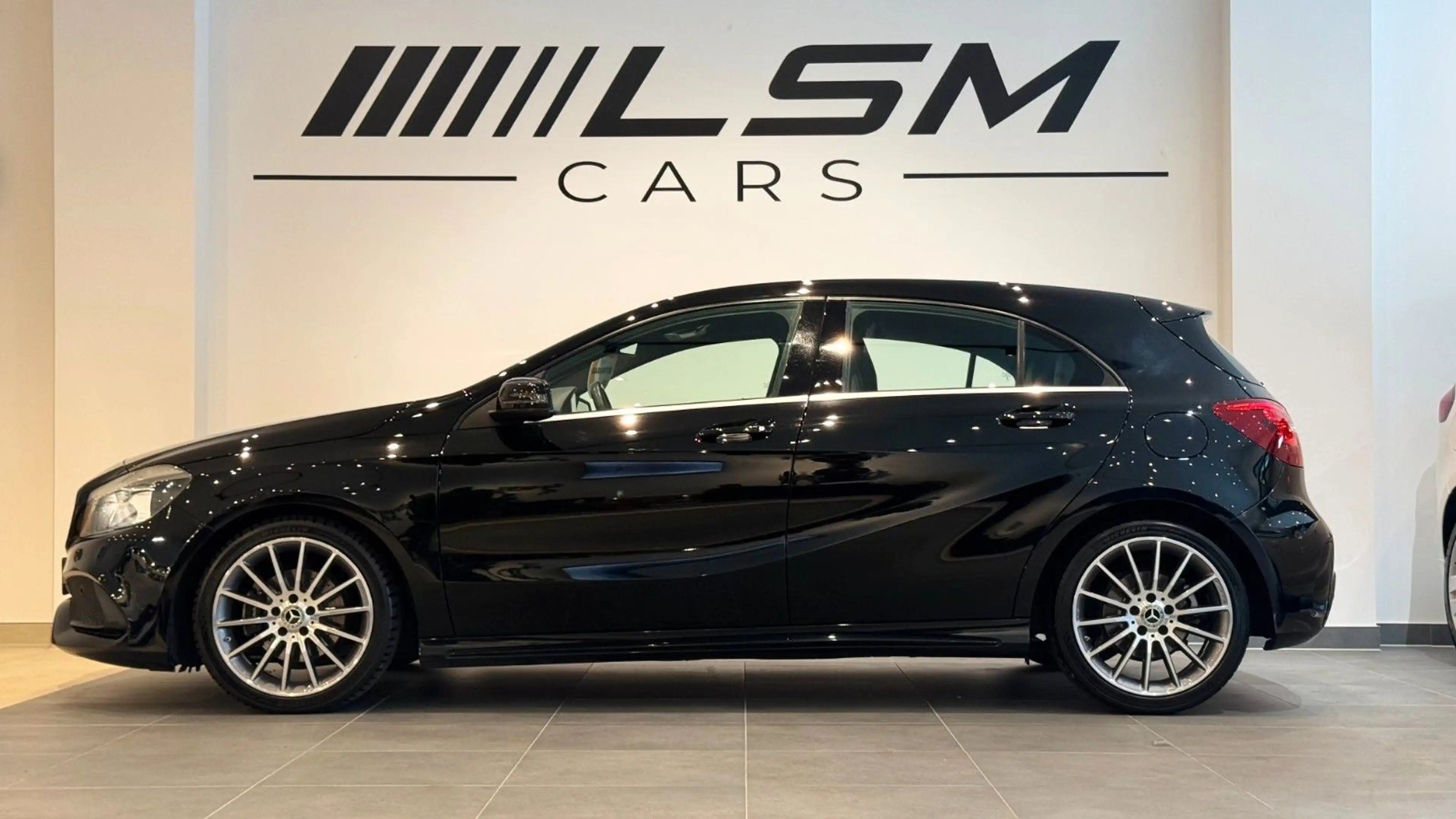 Mercedes-Benz A 180 Automatik AMG-LINE NAVI PDC TEMP SHZ BLTH — photo 4
