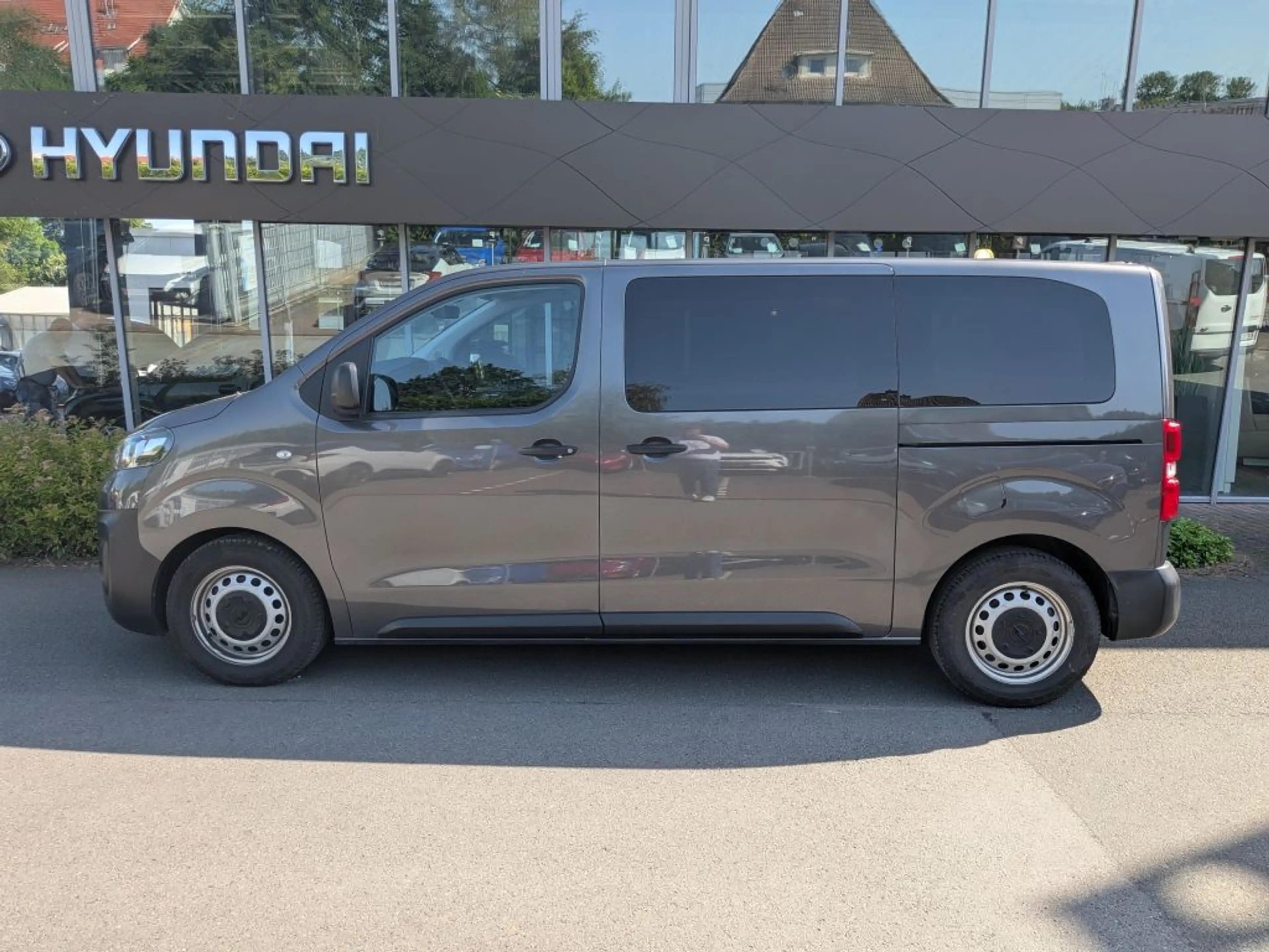 Opel Zafira Life 1.5 D M Selection — photo 2