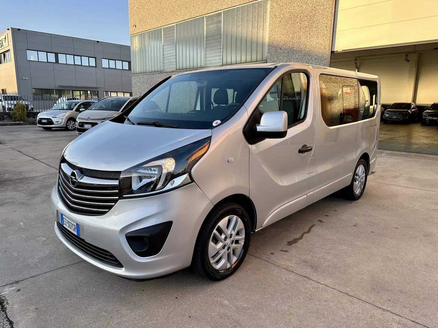 Opel Vivaro Opel Vivaro 1.6 Biturbo CDTI Combi L1H1 2.7t - 2