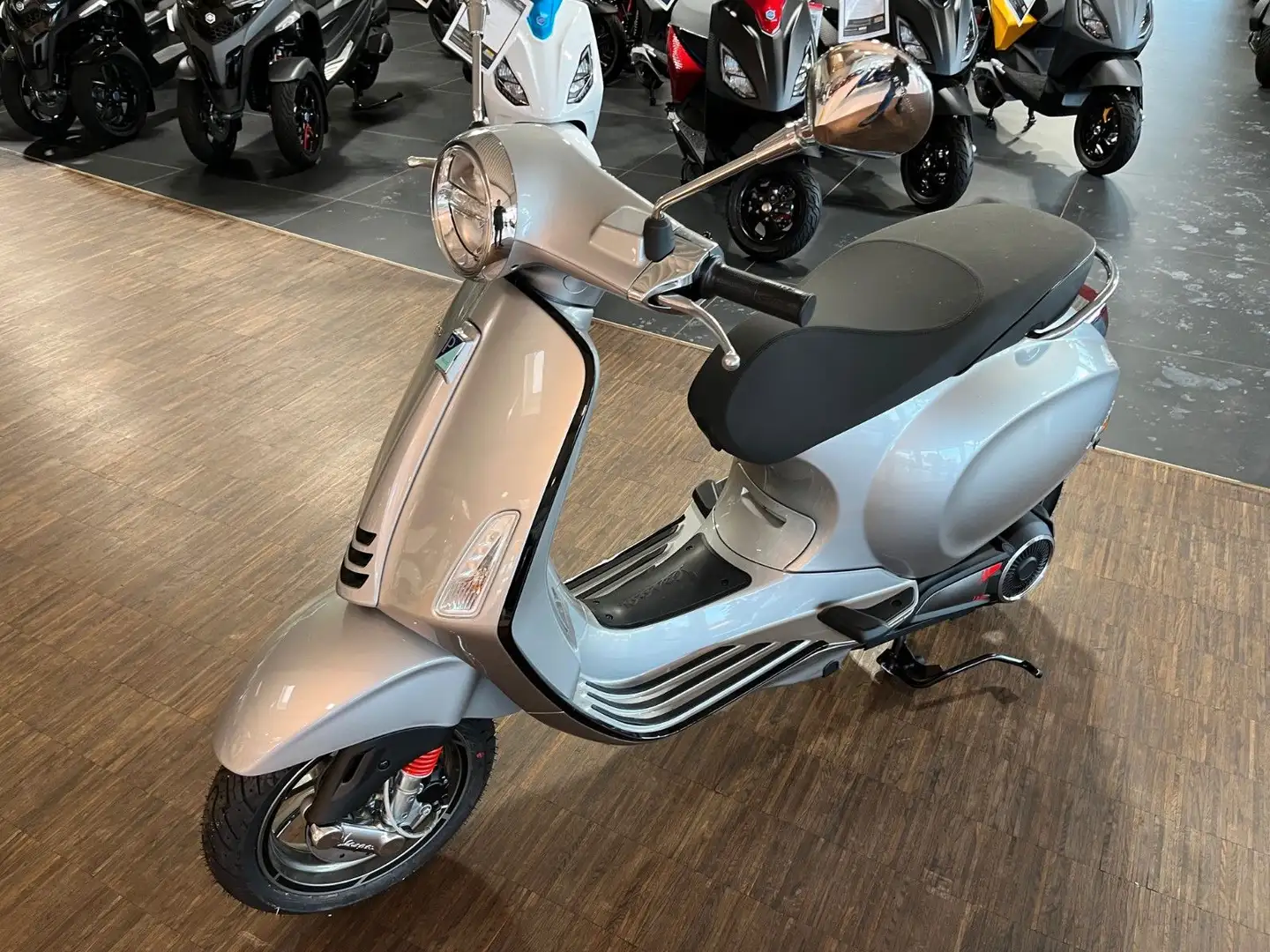 Vespa Elettrica 70 km/h Modell ABS Grey - 1