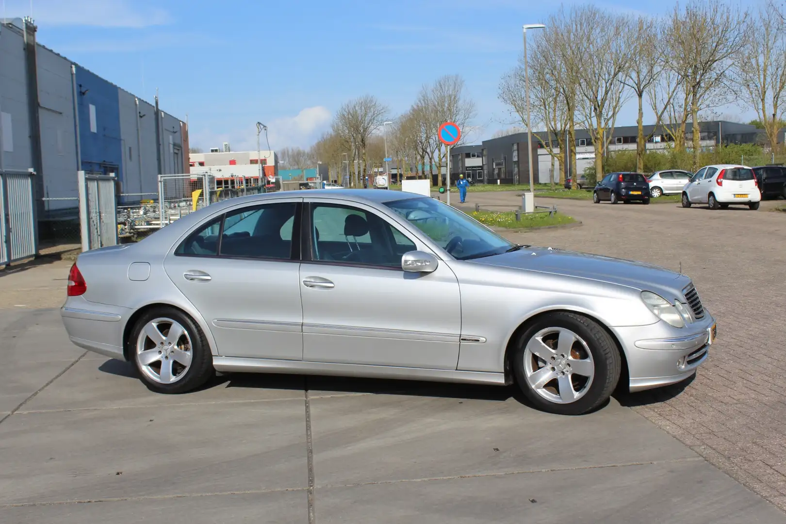 Mercedes-Benz E 240 Avantgarde km zijn nap geen import NETTE AUTOMAAT Grau - 2