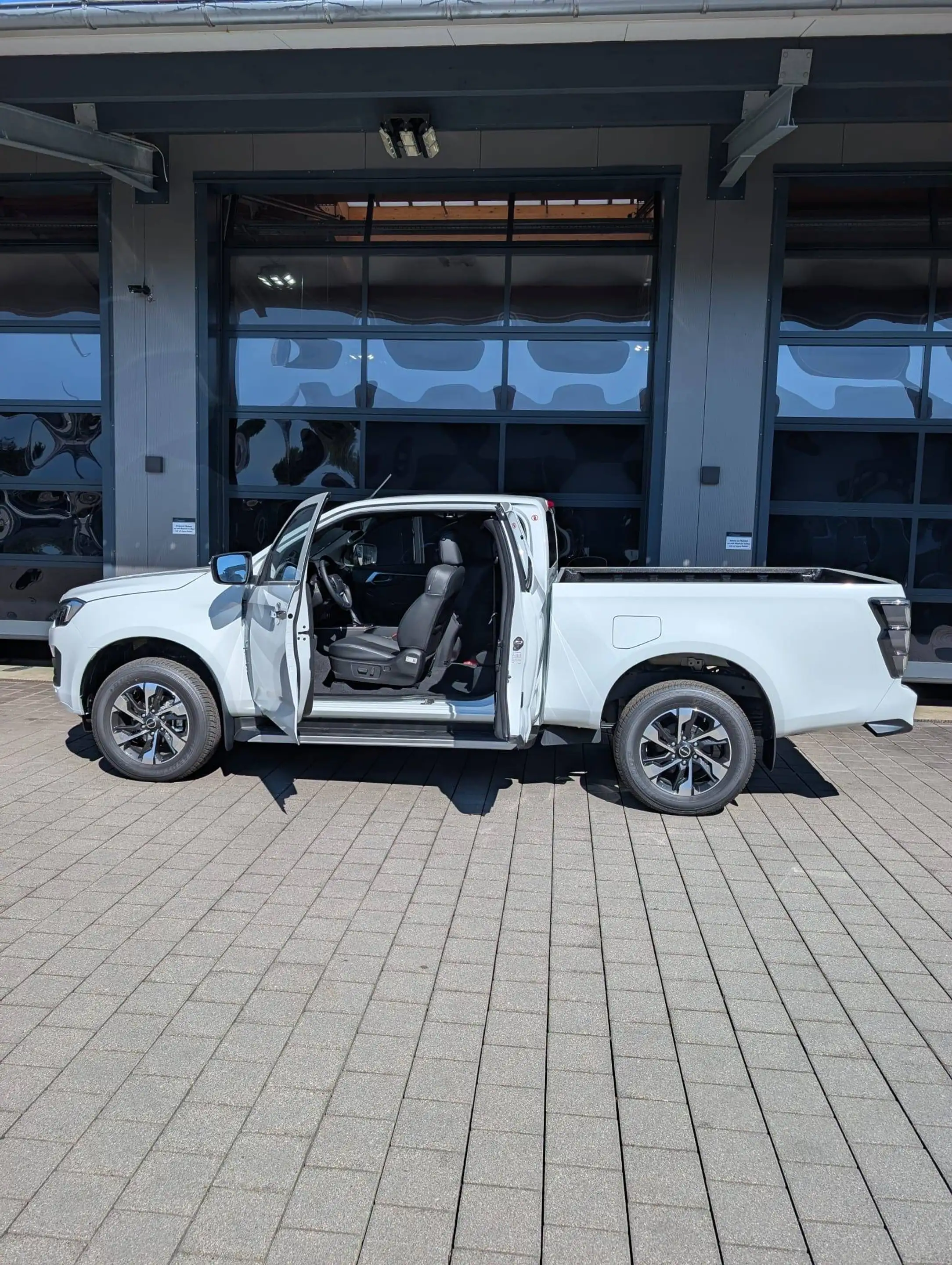 Isuzu D-Max Single Cab 4WD LSE Allrad LED — photo 2