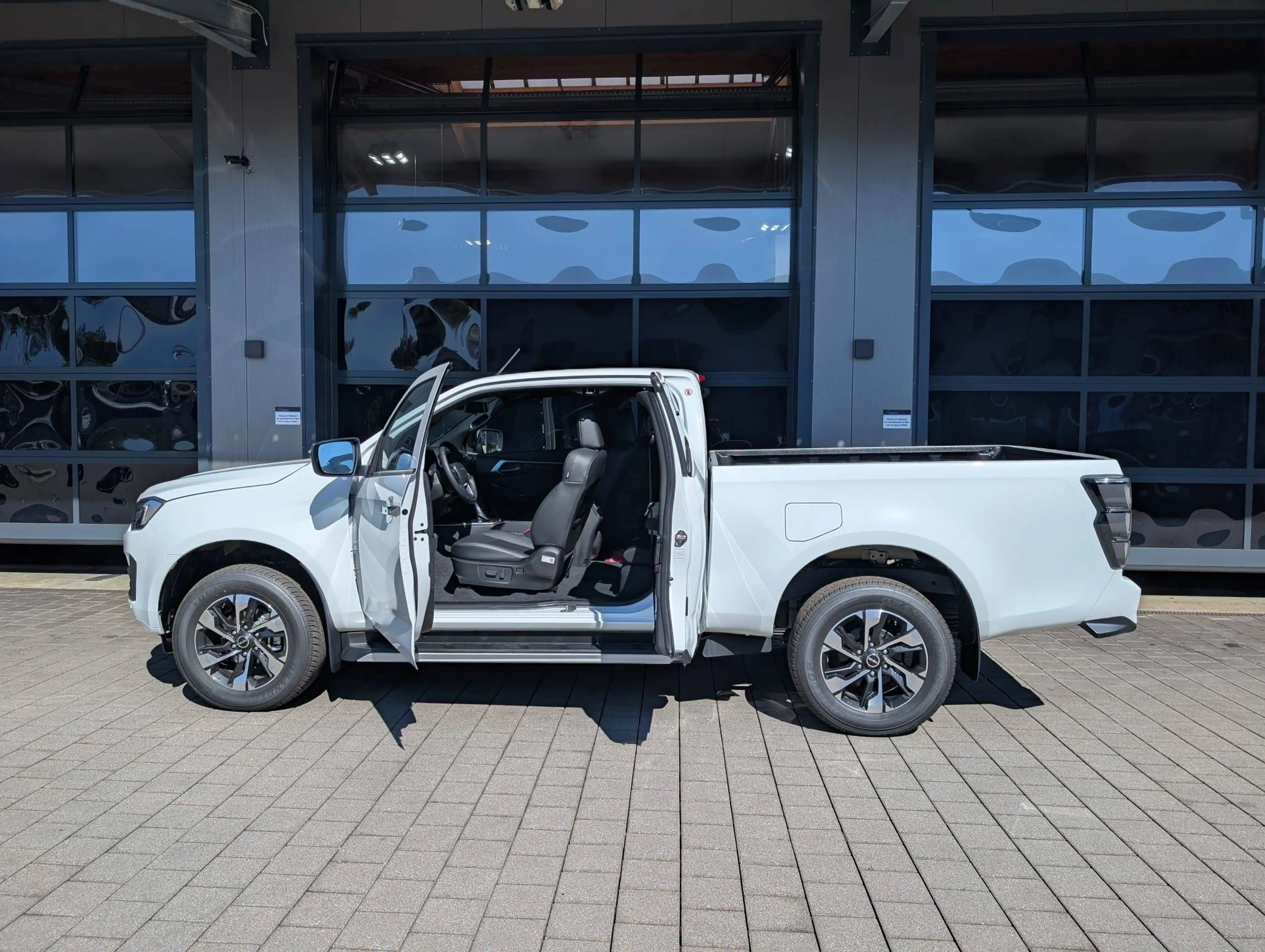 Isuzu D-Max Single Cab 4WD LSE Allrad LED — photo 9