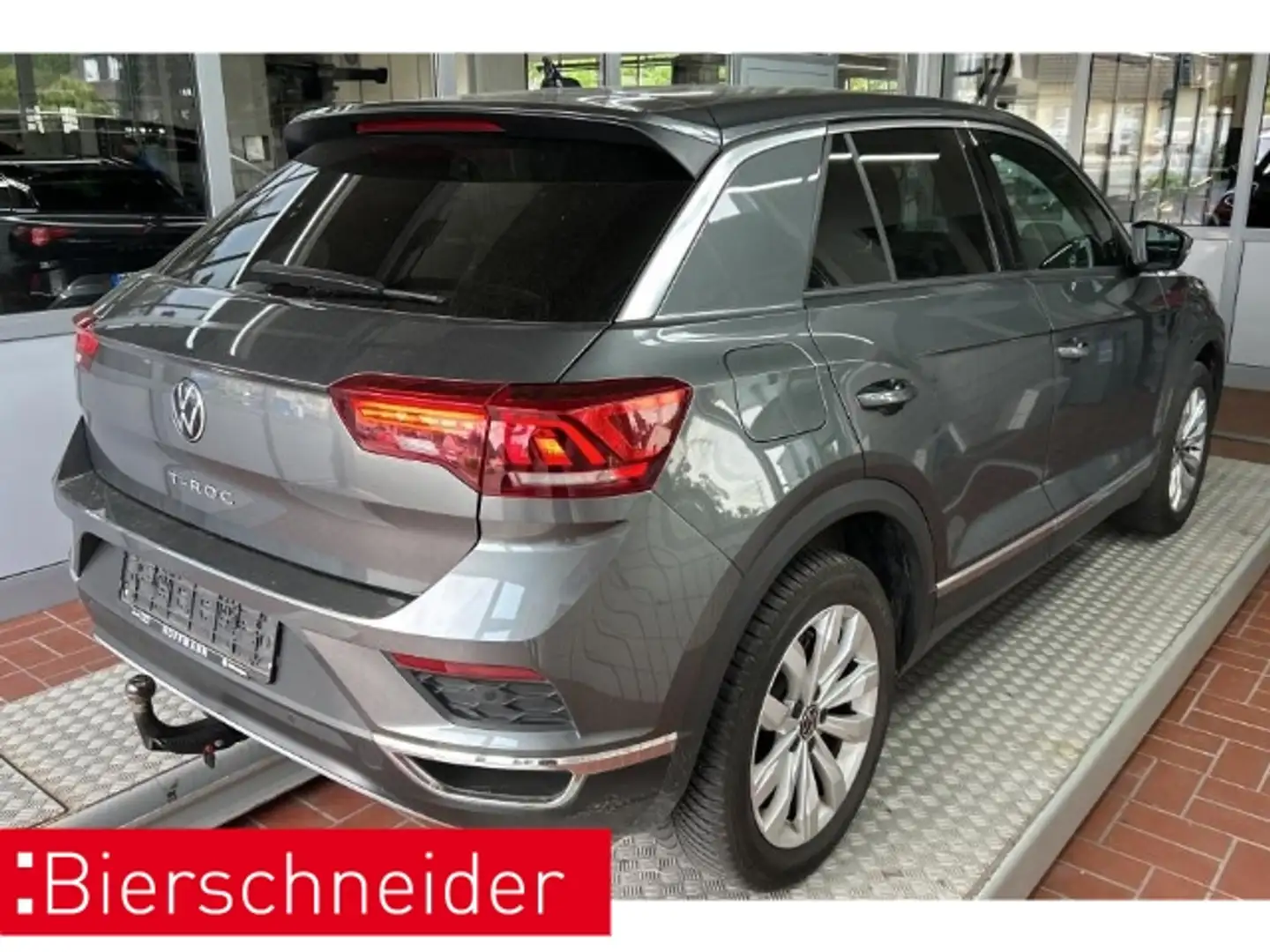 Volkswagen T-Roc 1.5 TSI Sport AHK REAR VIEW NAVI Grau - 2