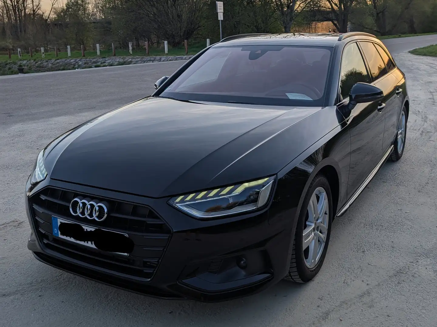 Audi A4 A4 Avant 40 TFSI S tronic advanced Schwarz - 2