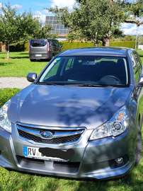 Kombi 2.5i Lineartronic AHK, Navi, Leder