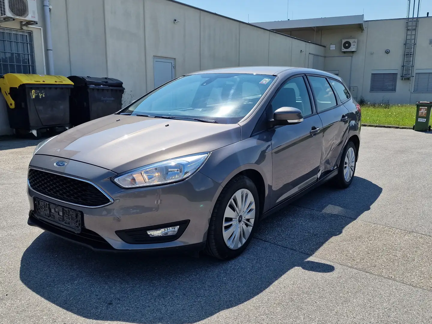 Ford Focus Traveller 1,5 TDCi Trend Grijs - 1