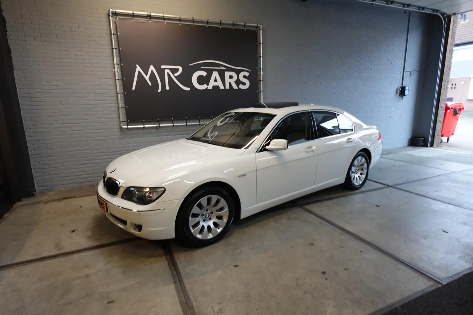 BMW 760 7-serie 760i Youngtimer in Nieuwstaat 125000km White - 2