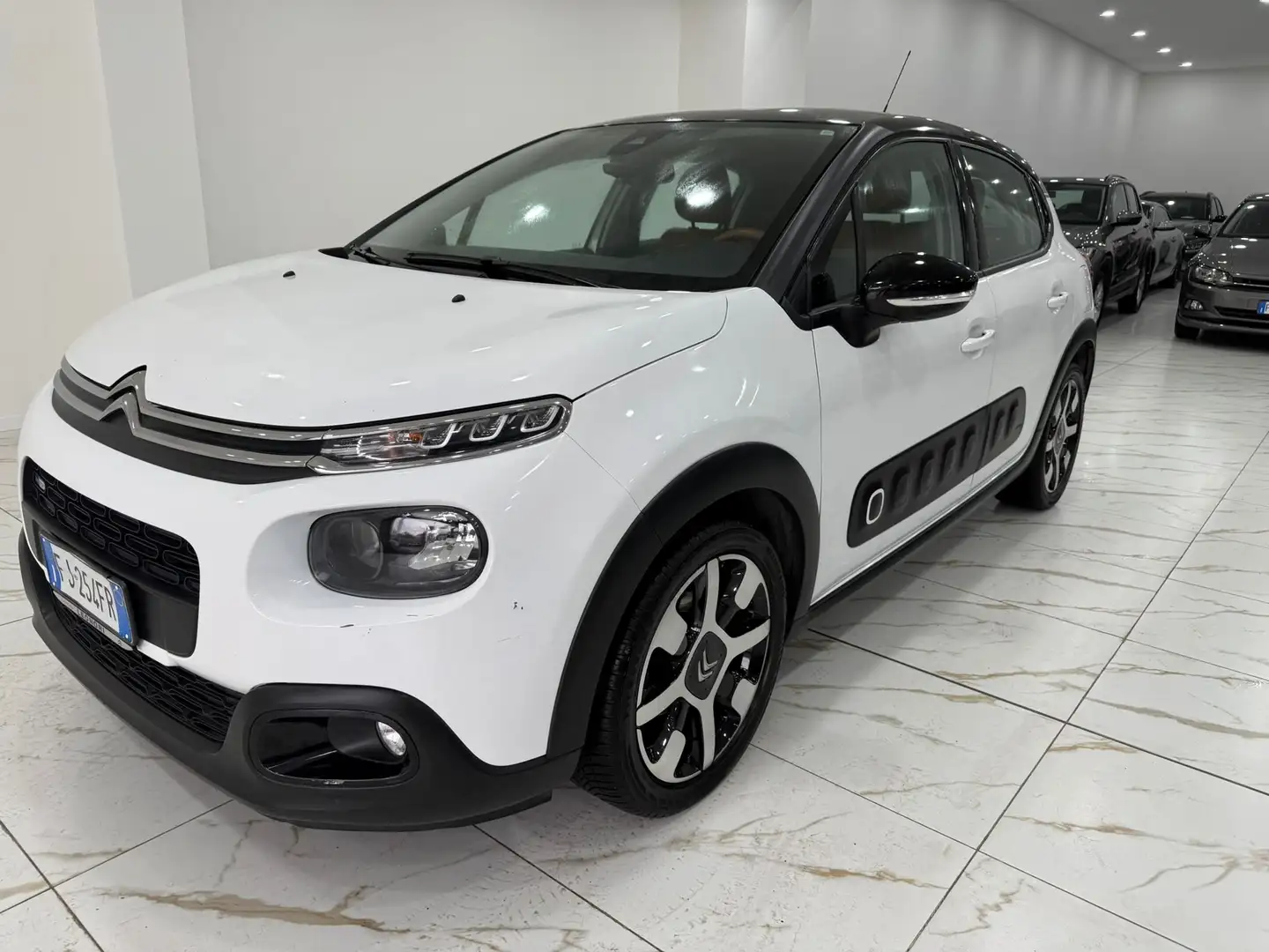 Citroen C3 C3 III 2017 1.2 puretech Shine 82cv Blanc - 1
