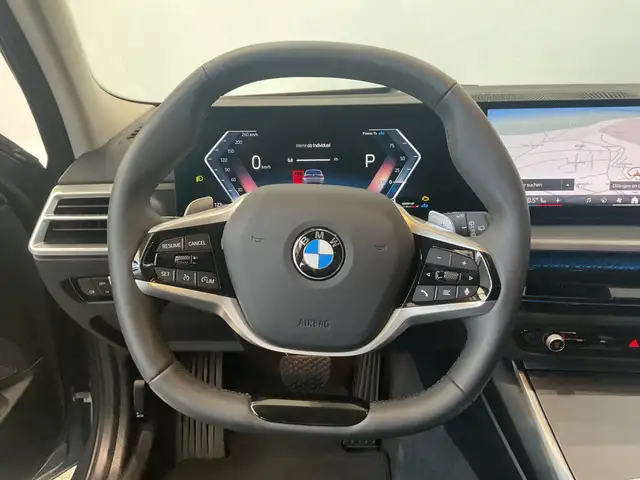 BMW 3 Series view 4