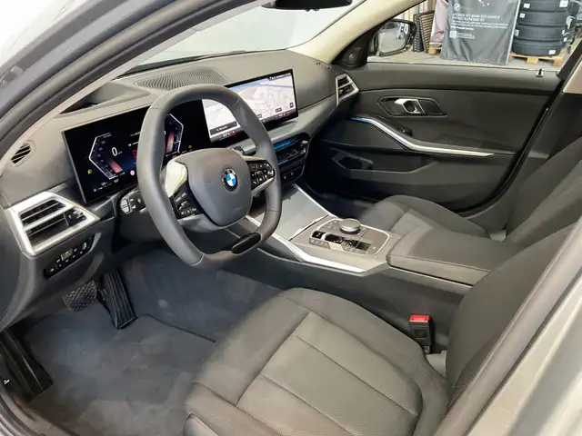 BMW 3 Series view 6